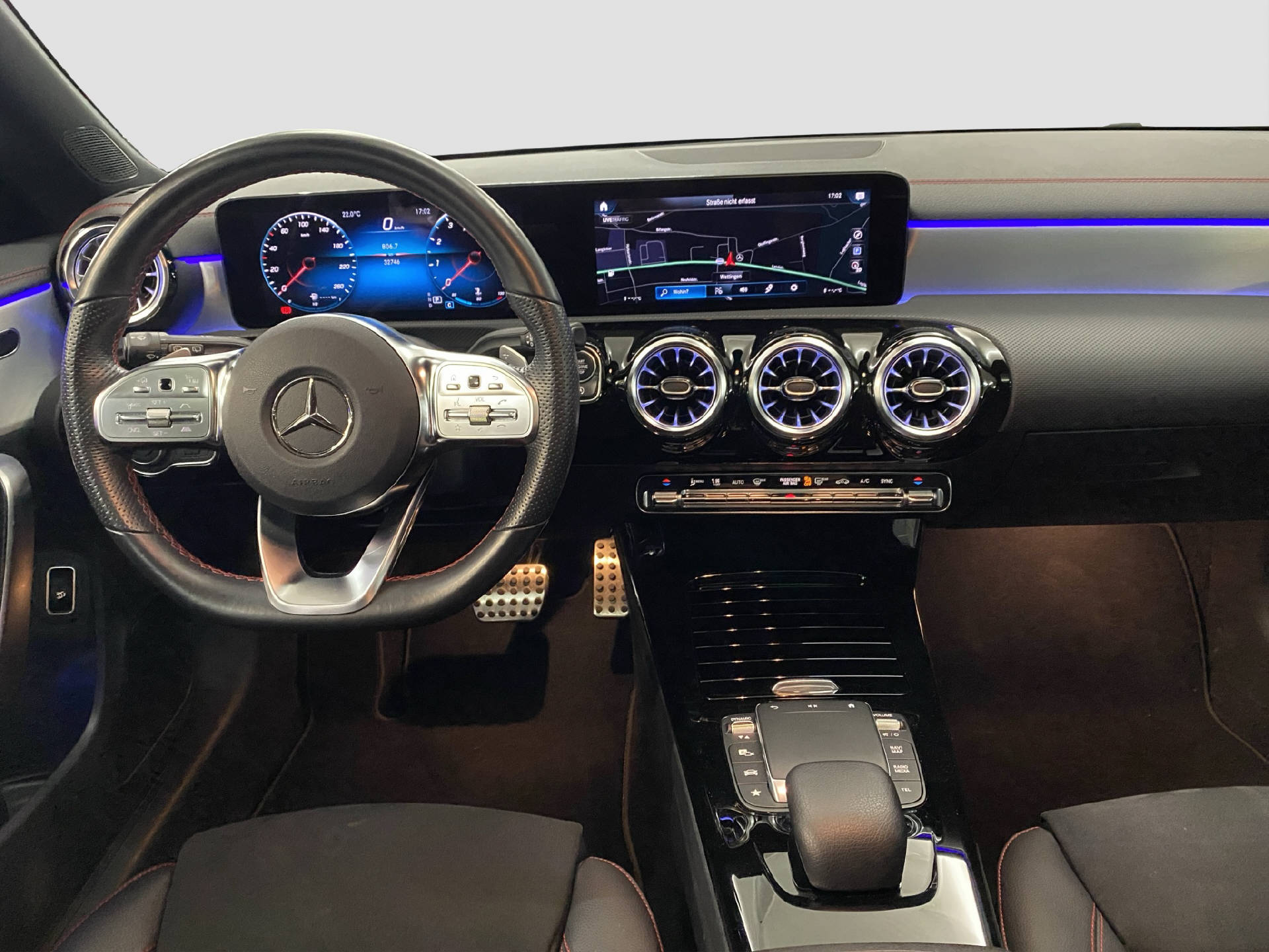 MERCEDES-BENZ CLA 200 AMG Line Shooting Brake-image-9