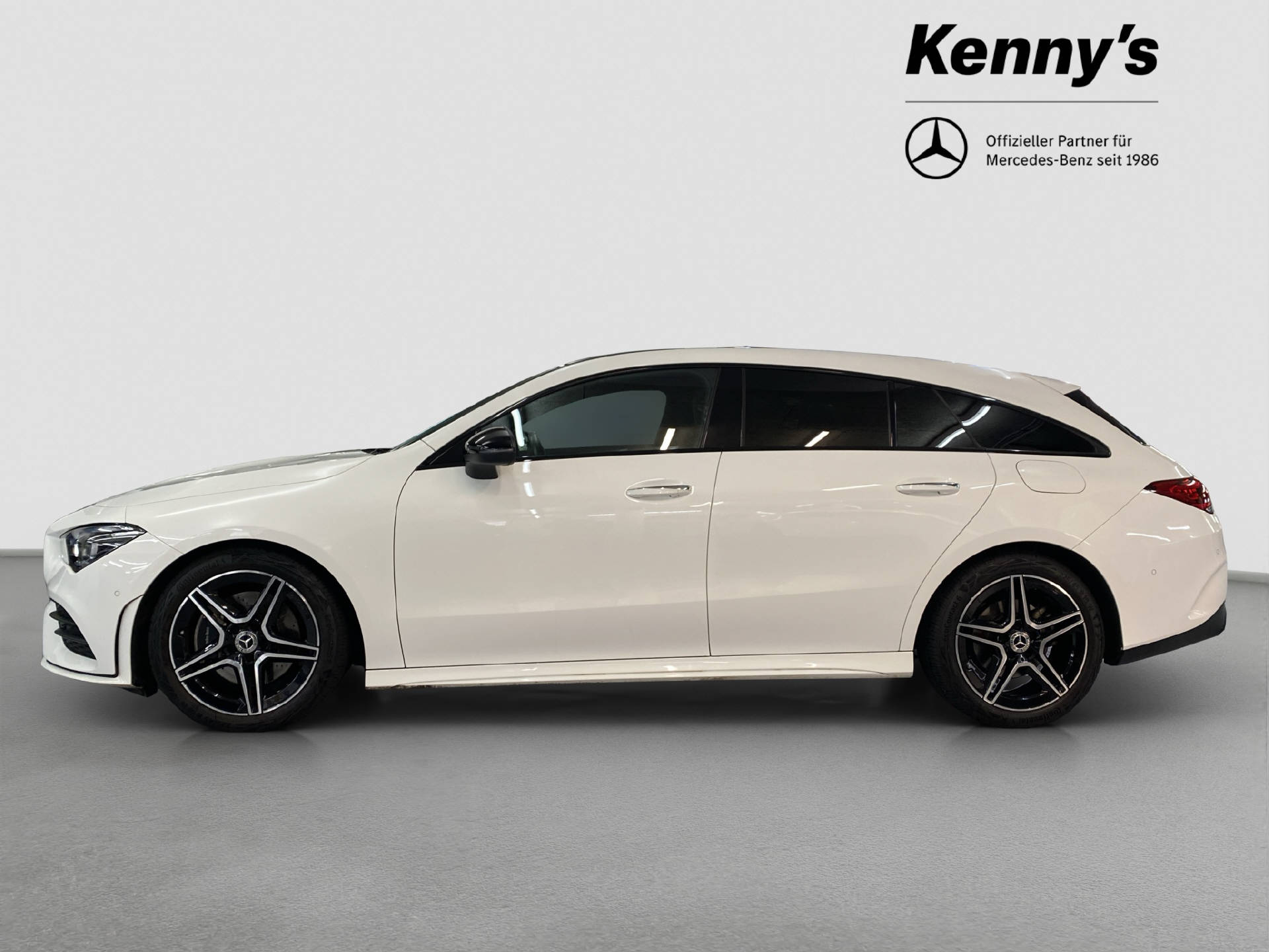 MERCEDES-BENZ CLA 200 AMG Line Shooting Brake-image-2