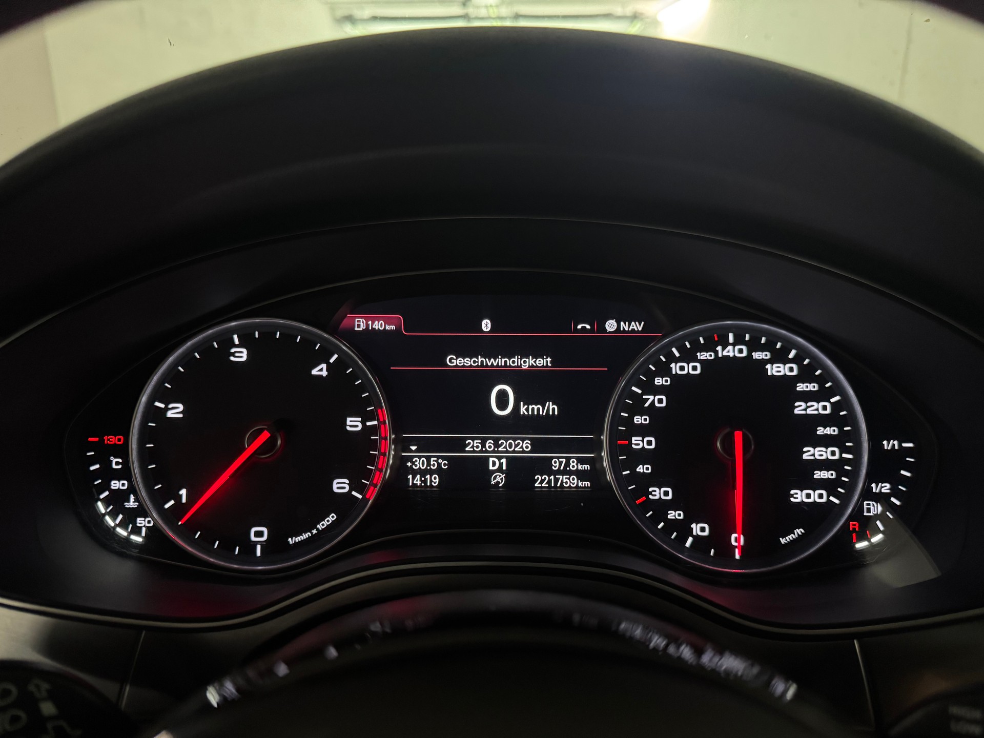 AUDI A6 Avant 3.0 TDI V6 quattro S-tronic S-Line-image-14