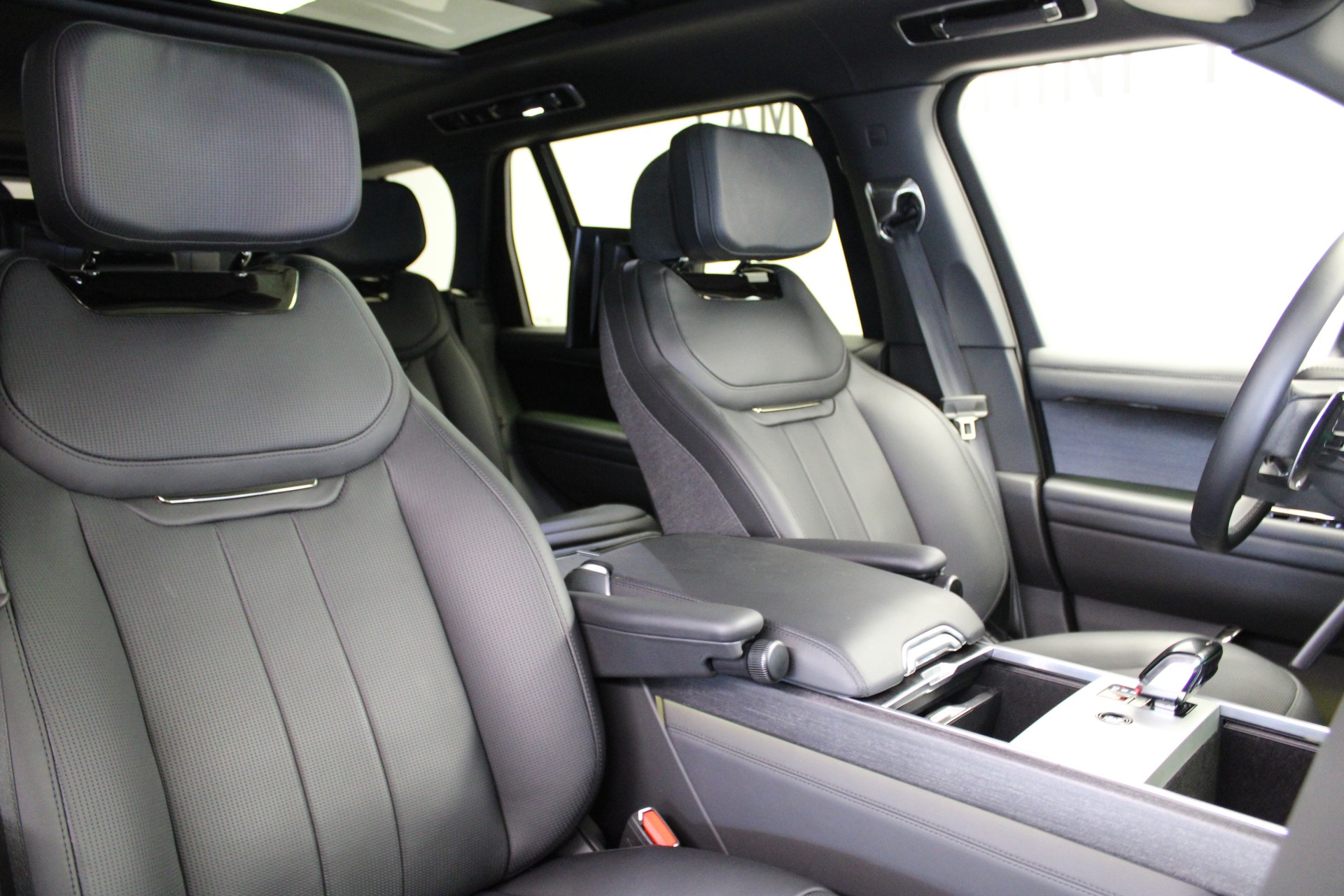 LAND ROVER Range Rover LWB P615 4.4 V8 SV Automatic-image-7