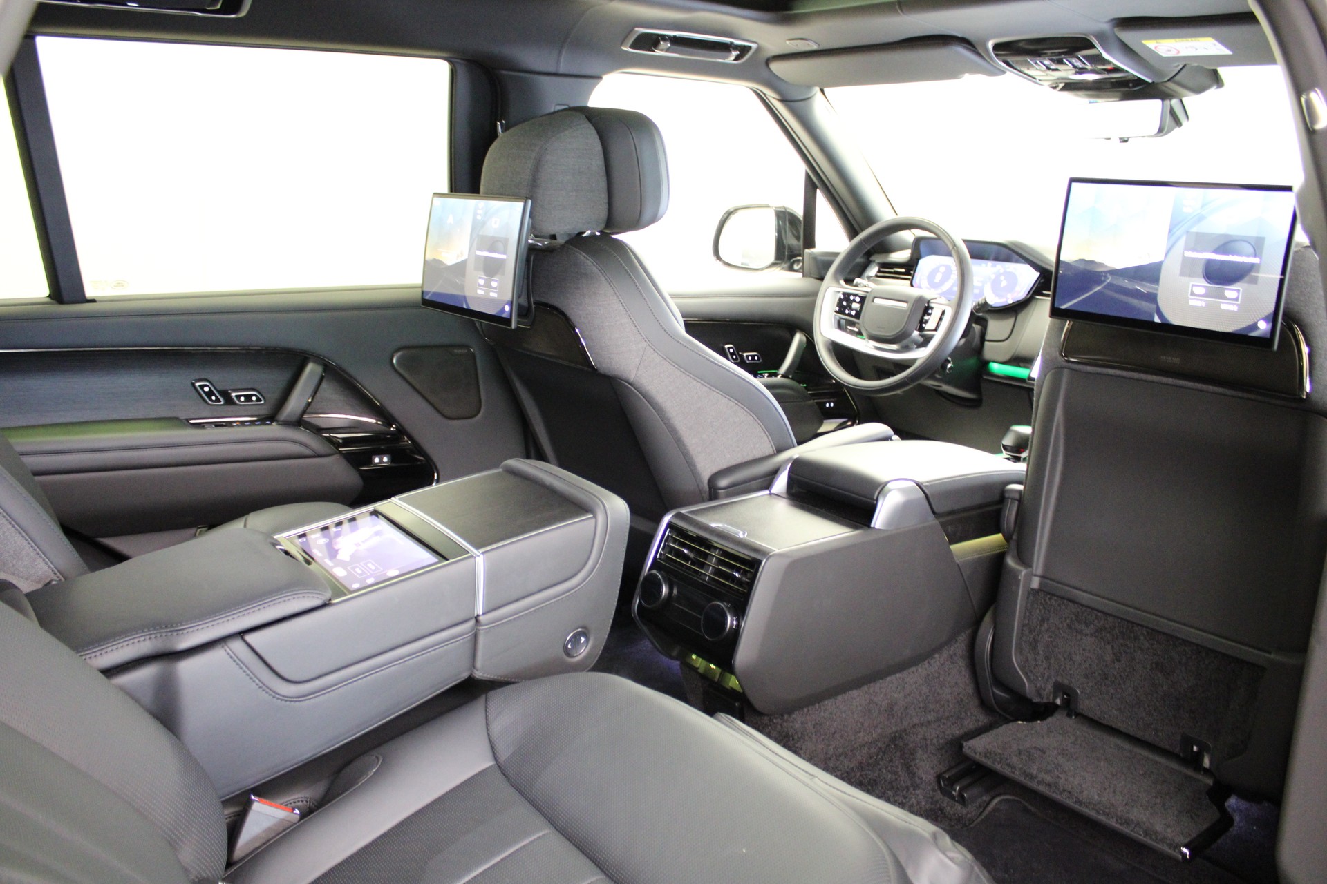 LAND ROVER Range Rover LWB P615 4.4 V8 SV Automatic-image-8