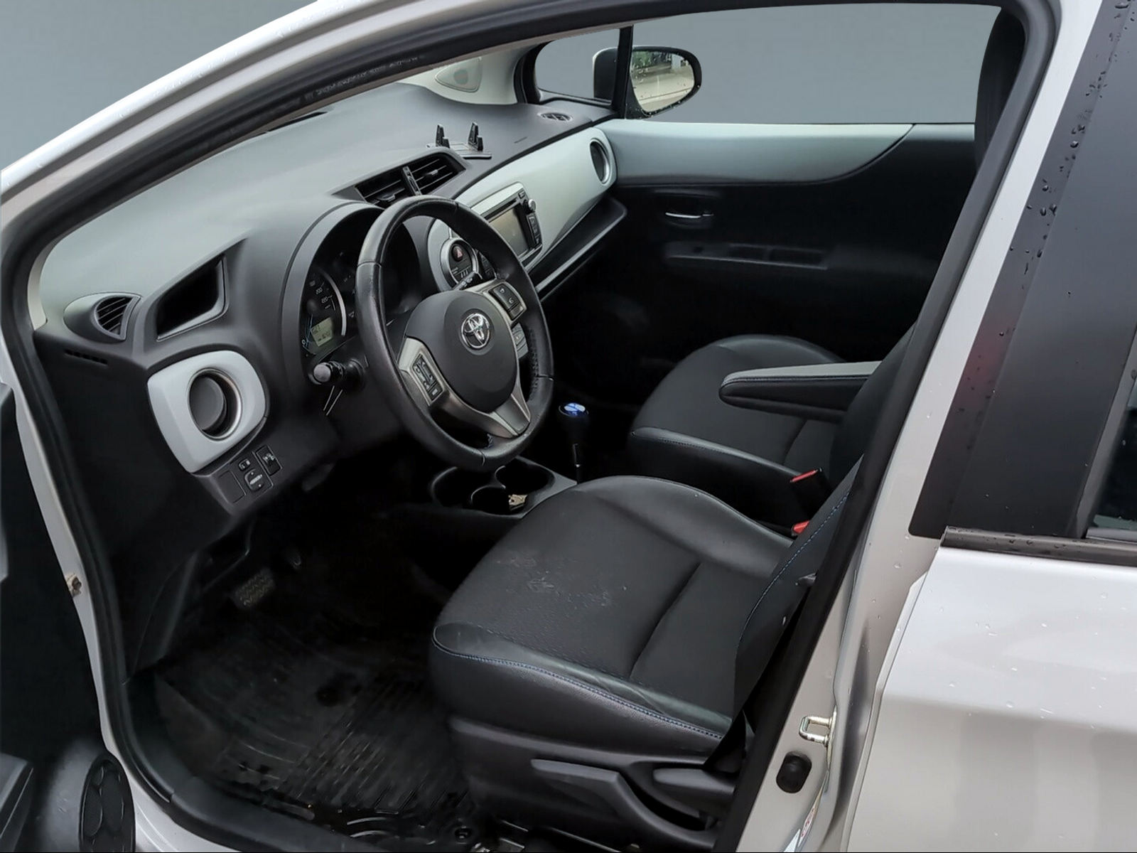 TOYOTA Yaris 1.5 VVT-i HSD Sol-image-8