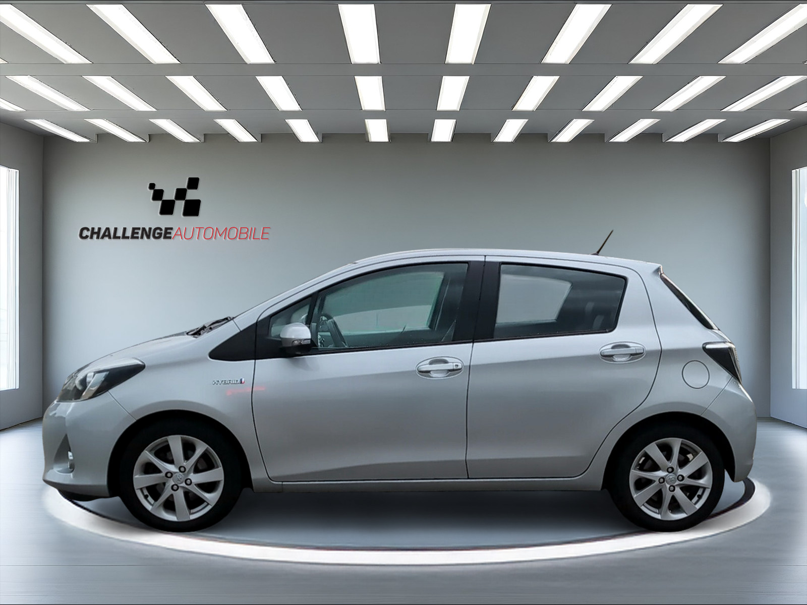 TOYOTA Yaris 1.5 VVT-i HSD Sol-image-4