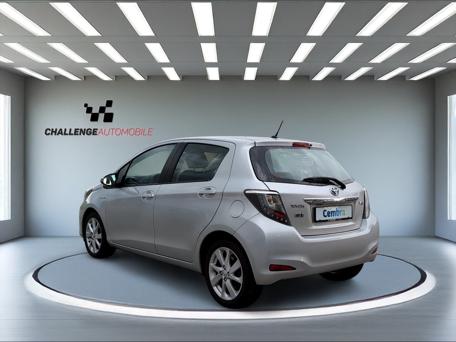 TOYOTA Yaris 1.5 VVT-i HSD Sol-image-3