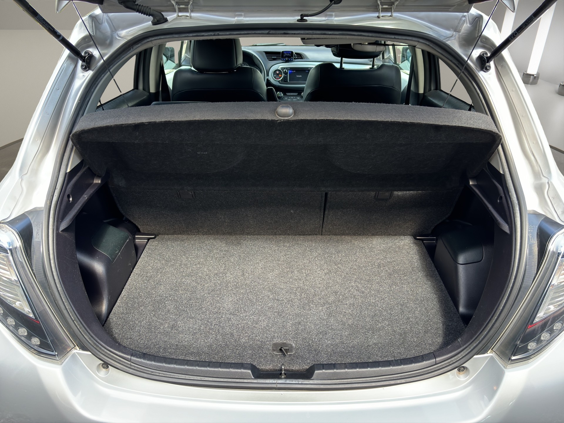 TOYOTA Yaris 1.5 VVT-i Hybrid Sol Premium CVT-image-18