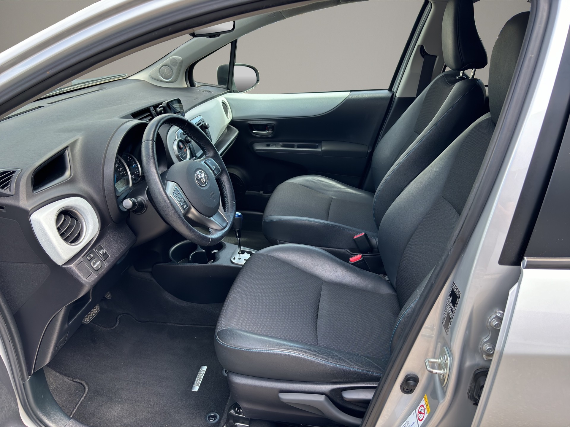 TOYOTA Yaris 1.5 VVT-i Hybrid Sol Premium CVT-image-9