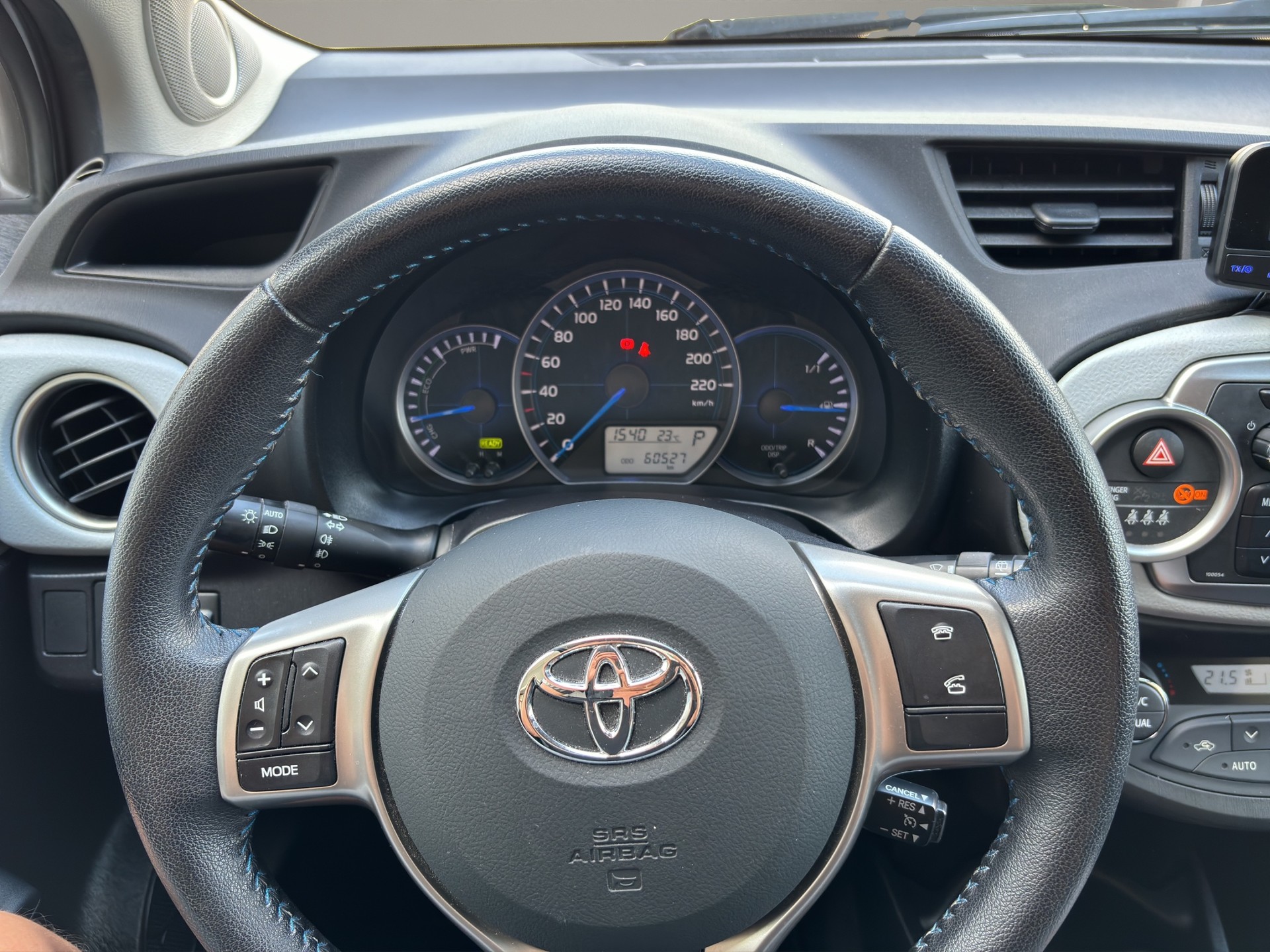 TOYOTA Yaris 1.5 VVT-i Hybrid Sol Premium CVT-image-10
