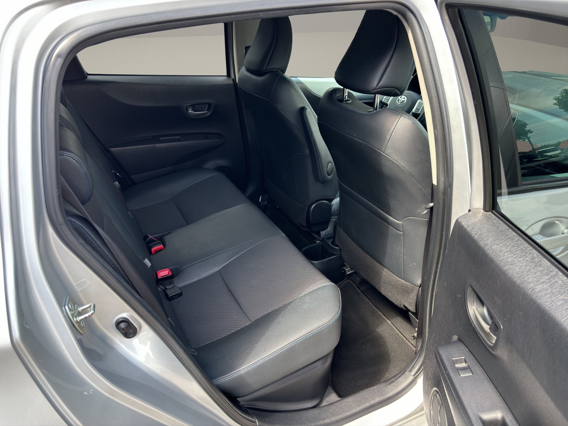 TOYOTA Yaris 1.5 VVT-i Hybrid Sol Premium CVT-image-17
