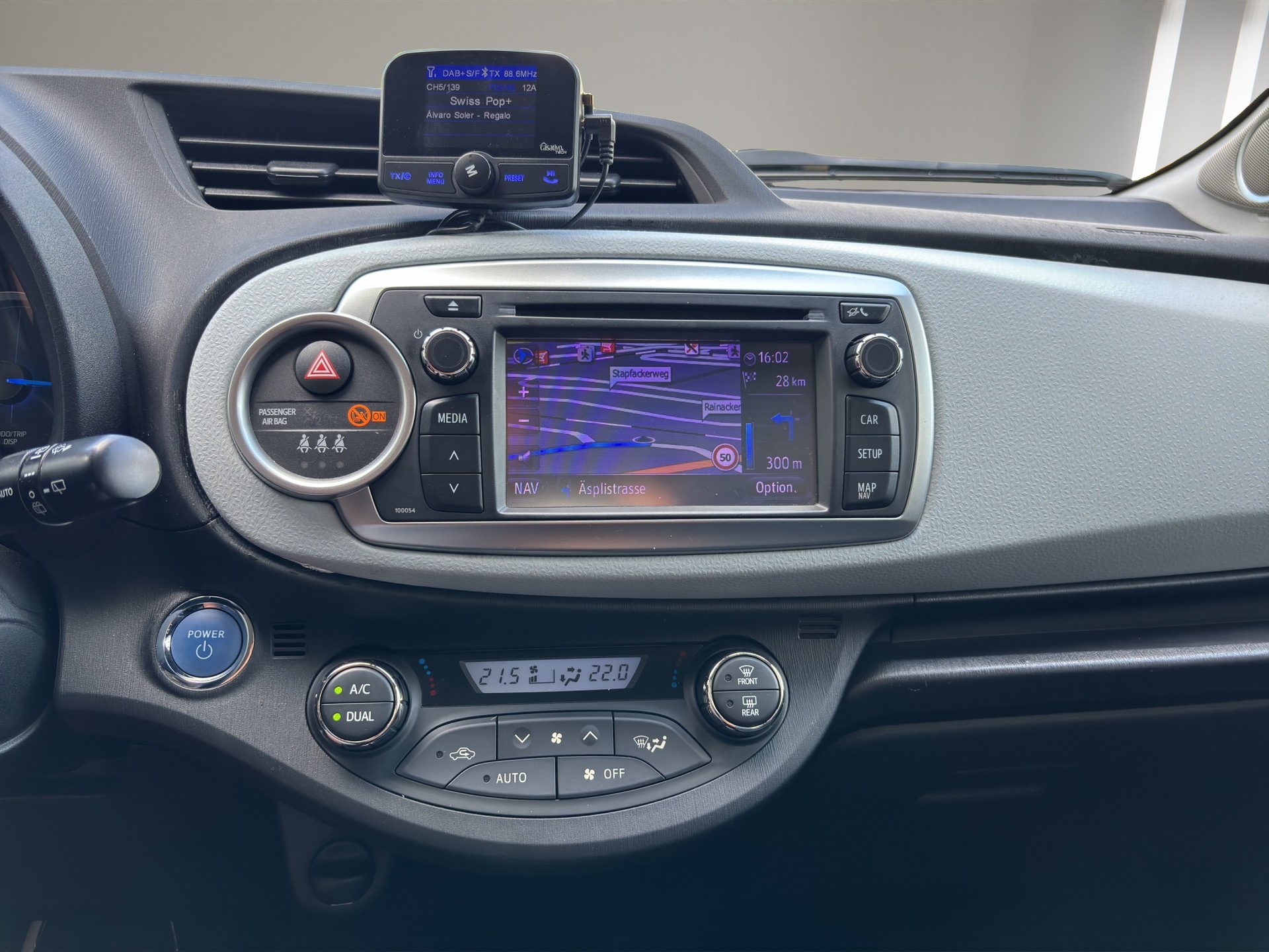 TOYOTA Yaris 1.5 VVT-i Hybrid Sol Premium CVT-image-22
