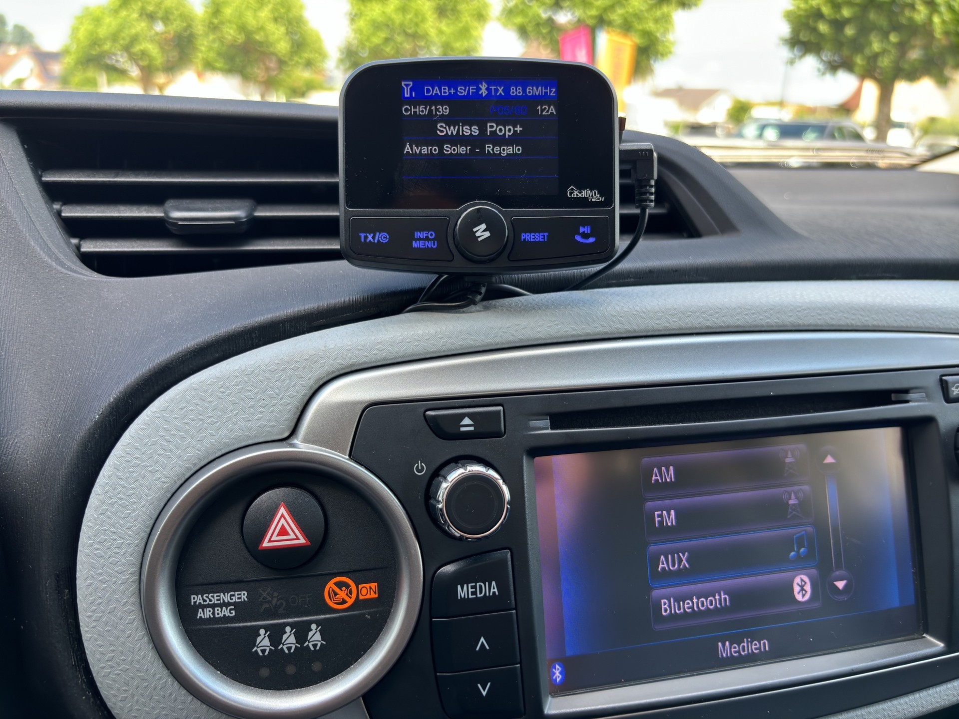 TOYOTA Yaris 1.5 VVT-i Hybrid Sol Premium CVT-image-24