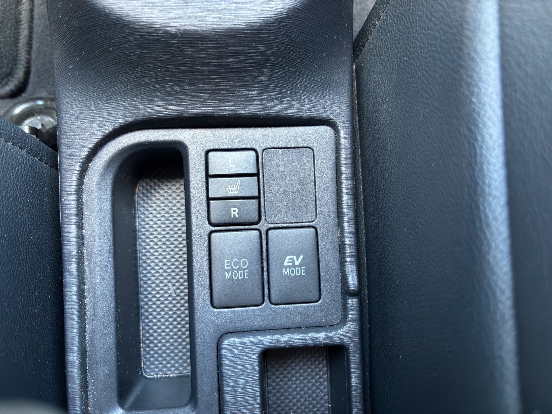 TOYOTA Yaris 1.5 VVT-i Hybrid Sol Premium CVT-image-26