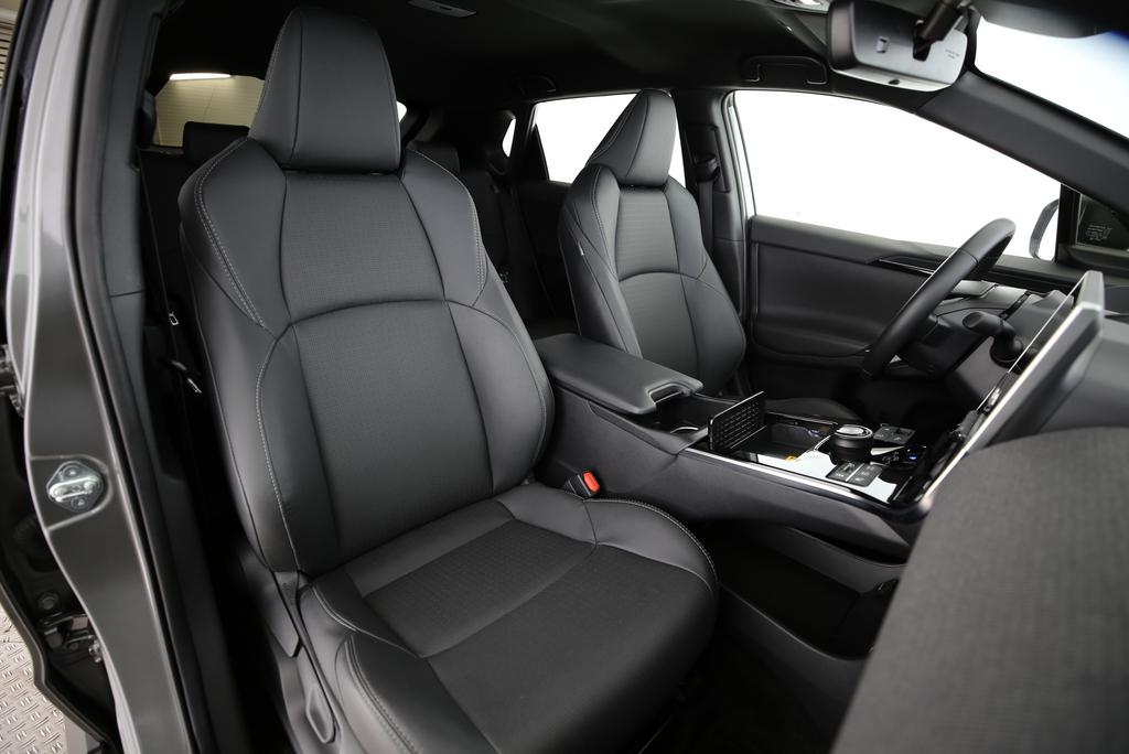 TOYOTA bZ4X Premium AWD-image-9
