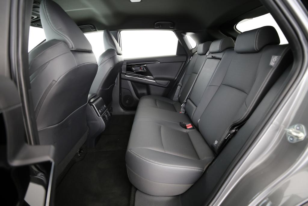 TOYOTA bZ4X Premium AWD-image-10