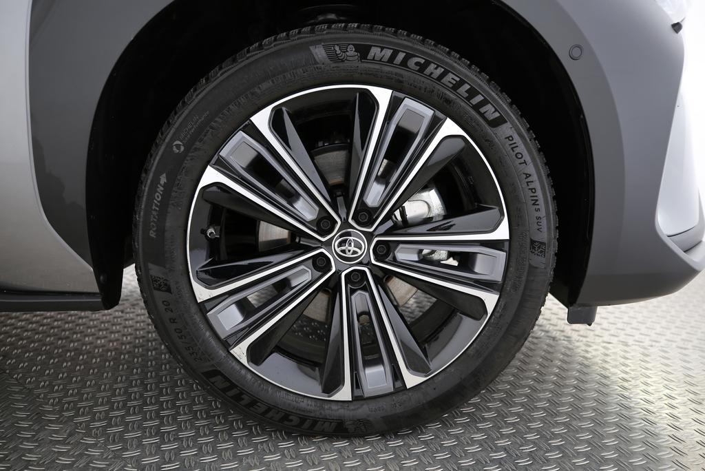 TOYOTA bZ4X Premium AWD-image-11