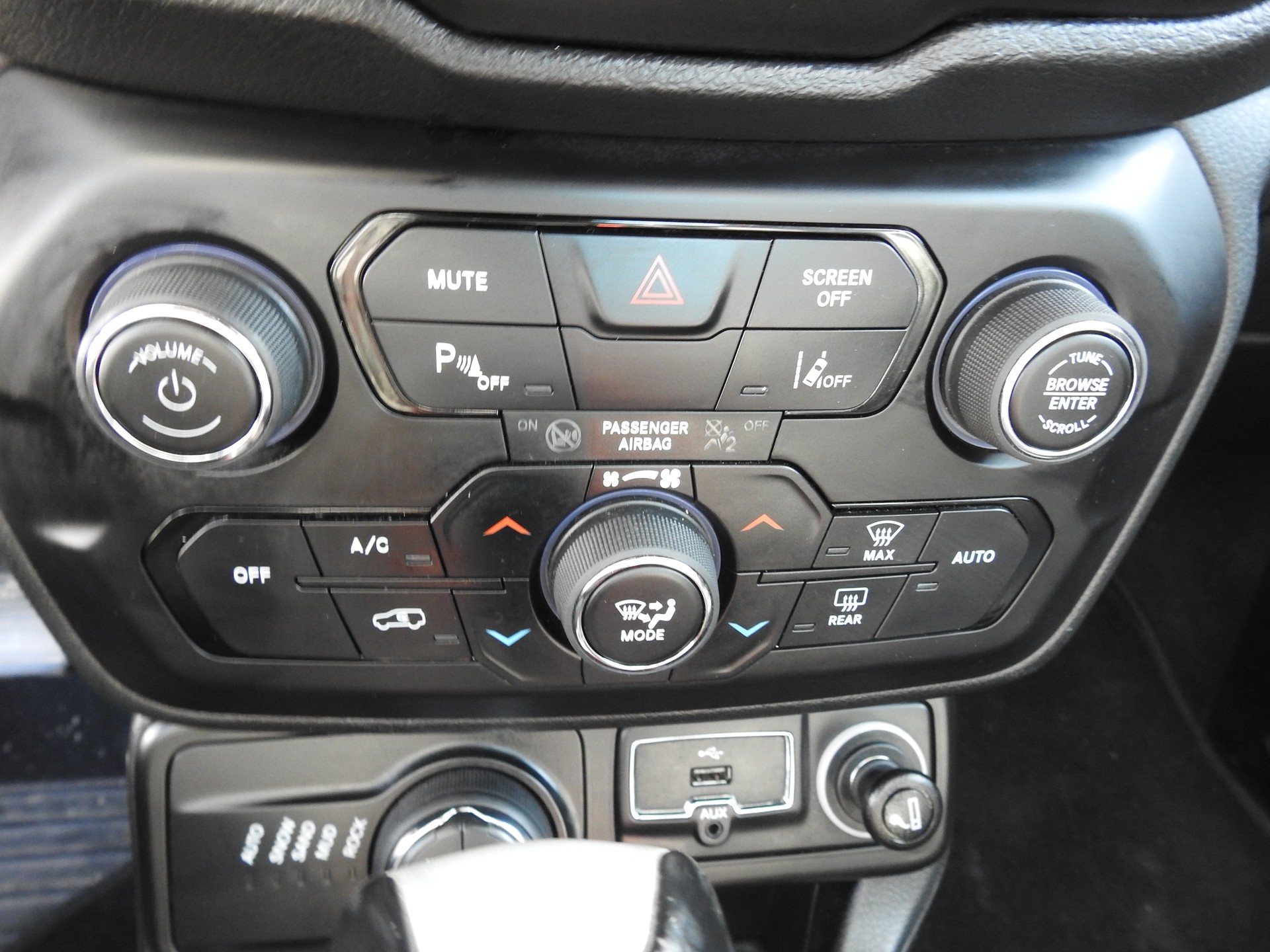 JEEP Renegade 2.0 MJ Trailhawk AWD + Low Range 9ATX-image-21