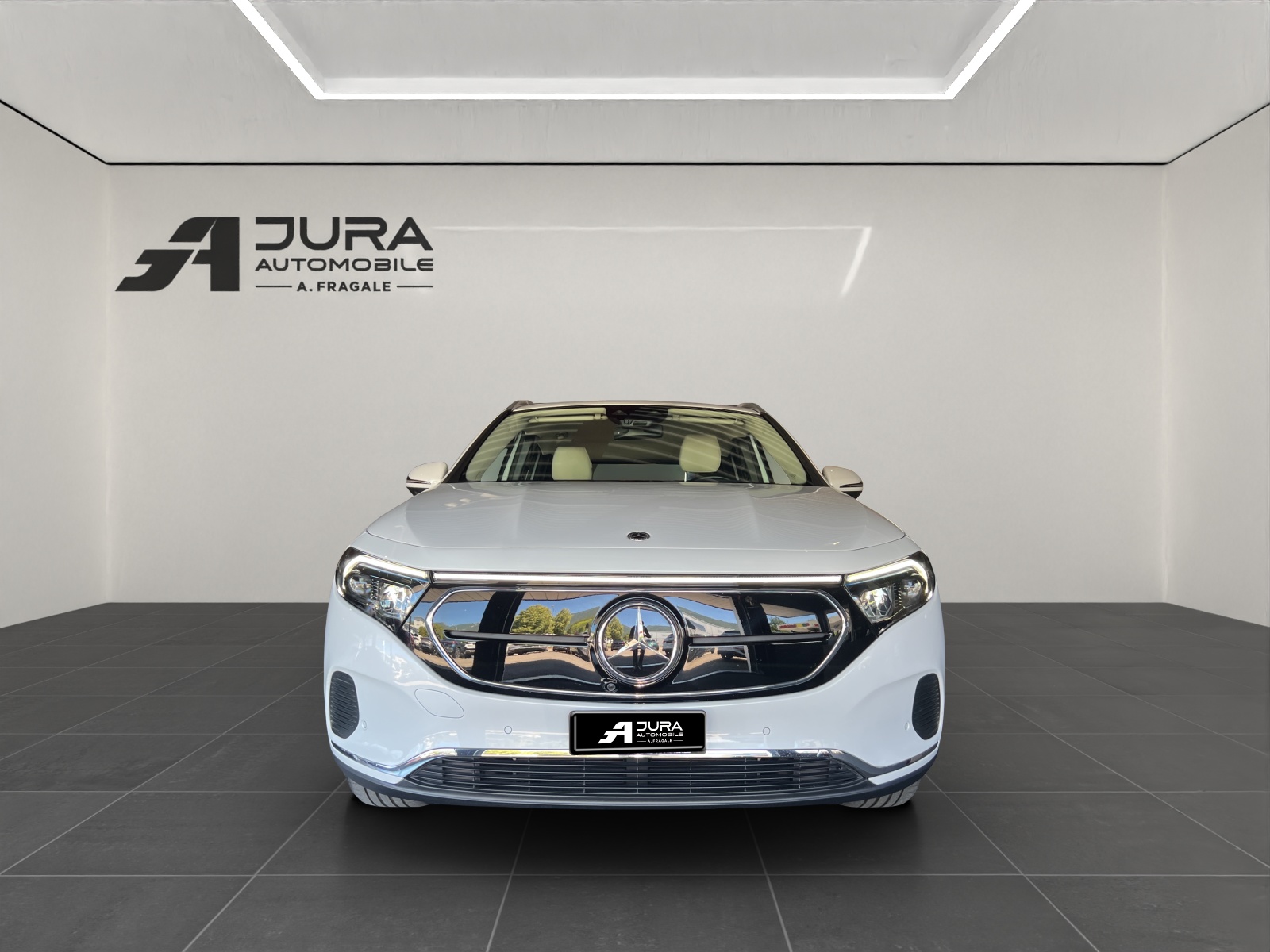 MERCEDES-BENZ EQA 300 Swiss Star 4matic-image-2