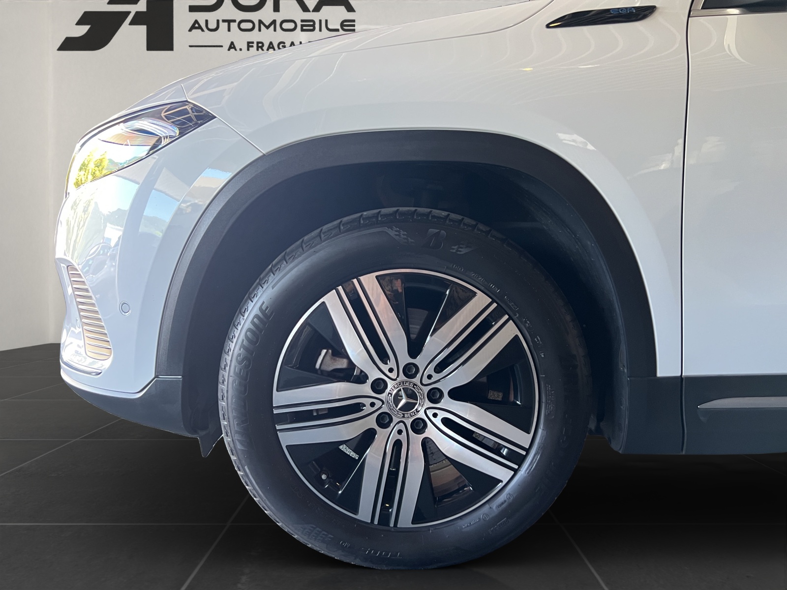 MERCEDES-BENZ EQA 300 Swiss Star 4matic-image-6