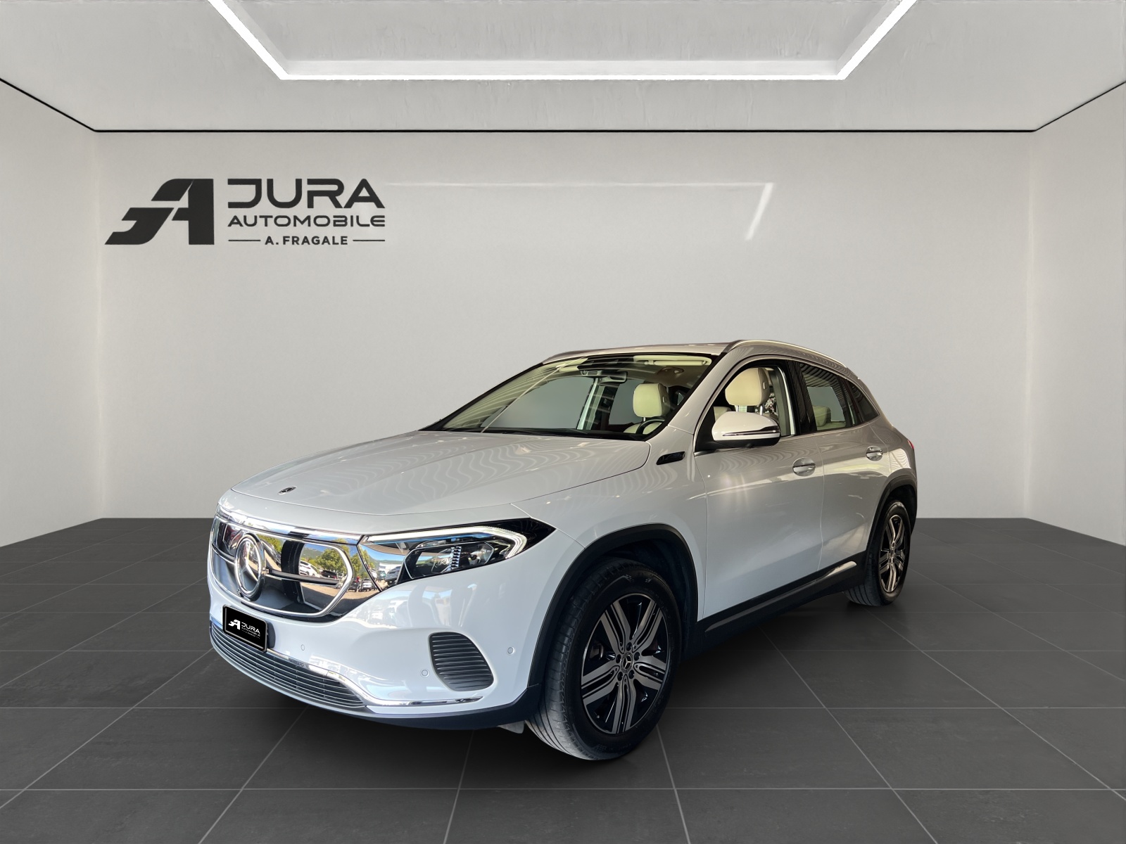 MERCEDES-BENZ EQA 300 Swiss Star 4matic-image-1