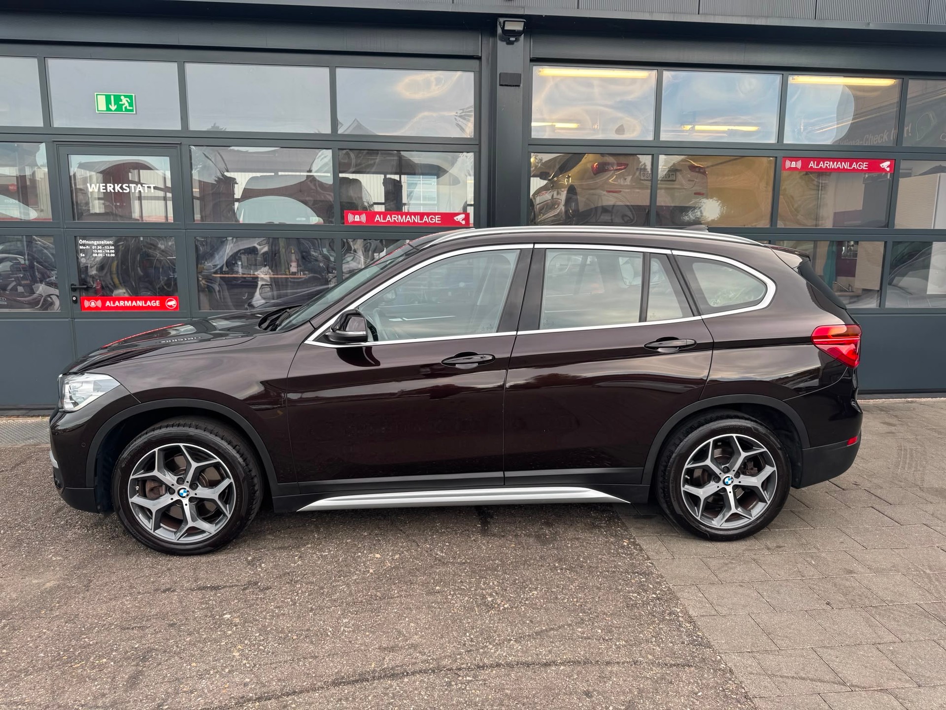 BMW X1 xDrive 20i Sport Line Steptronic-image-3