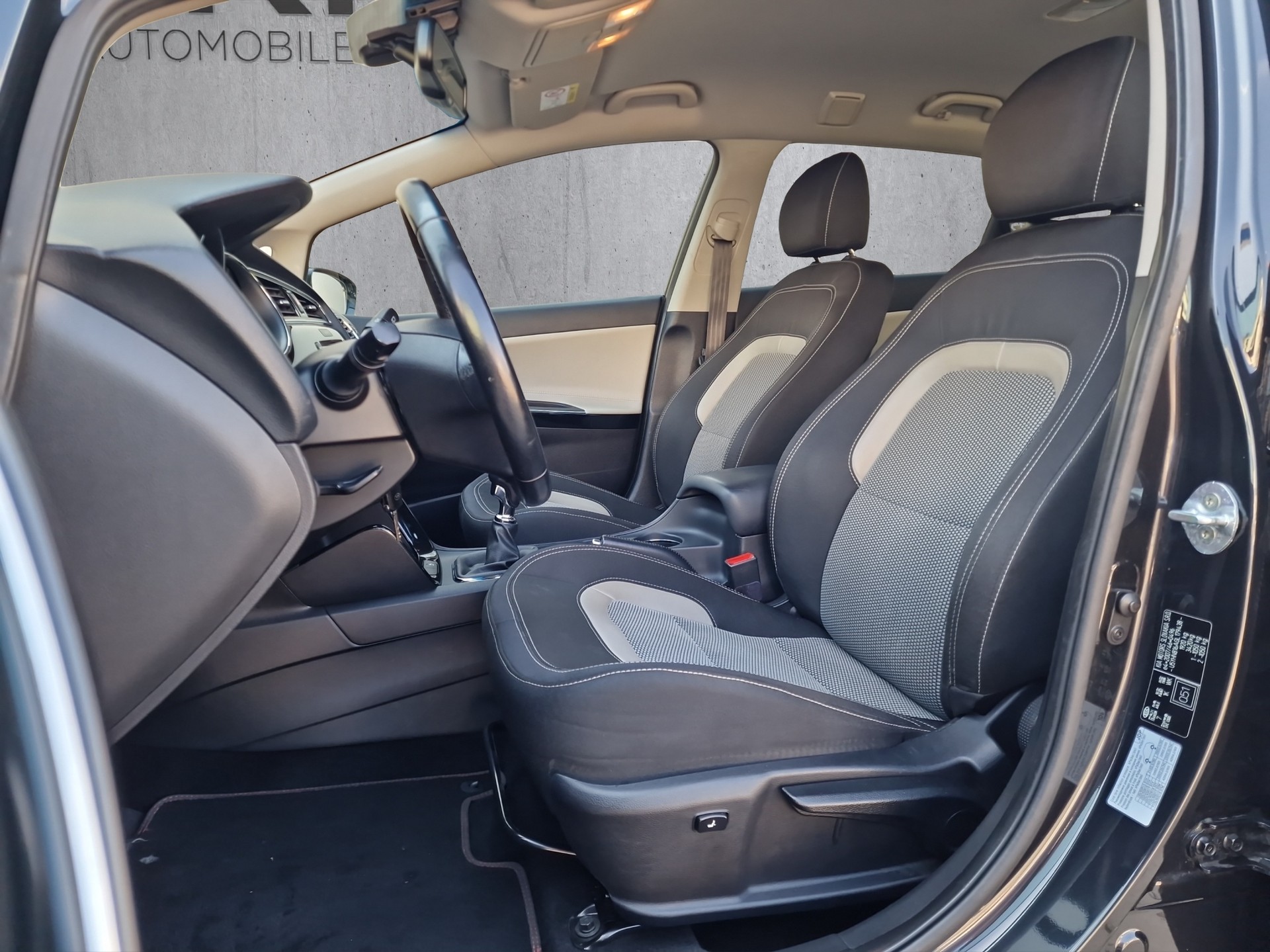 KIA Cee'd Sportswagon 1.6 CRDi Trend-image-10