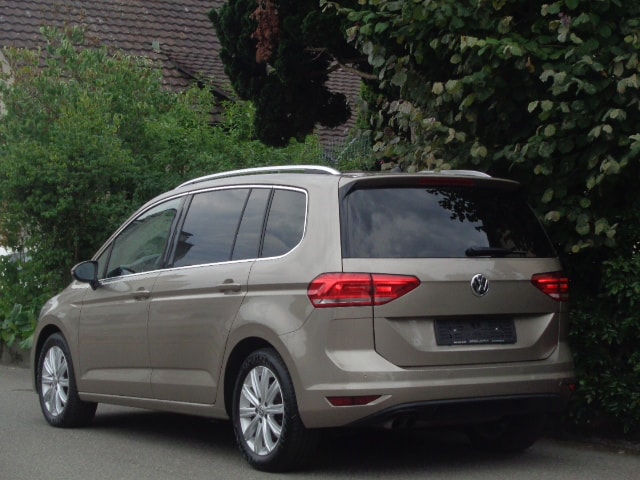 VW Touran 1.8 TSI BlueMotion Technology Highline DSG-image-2