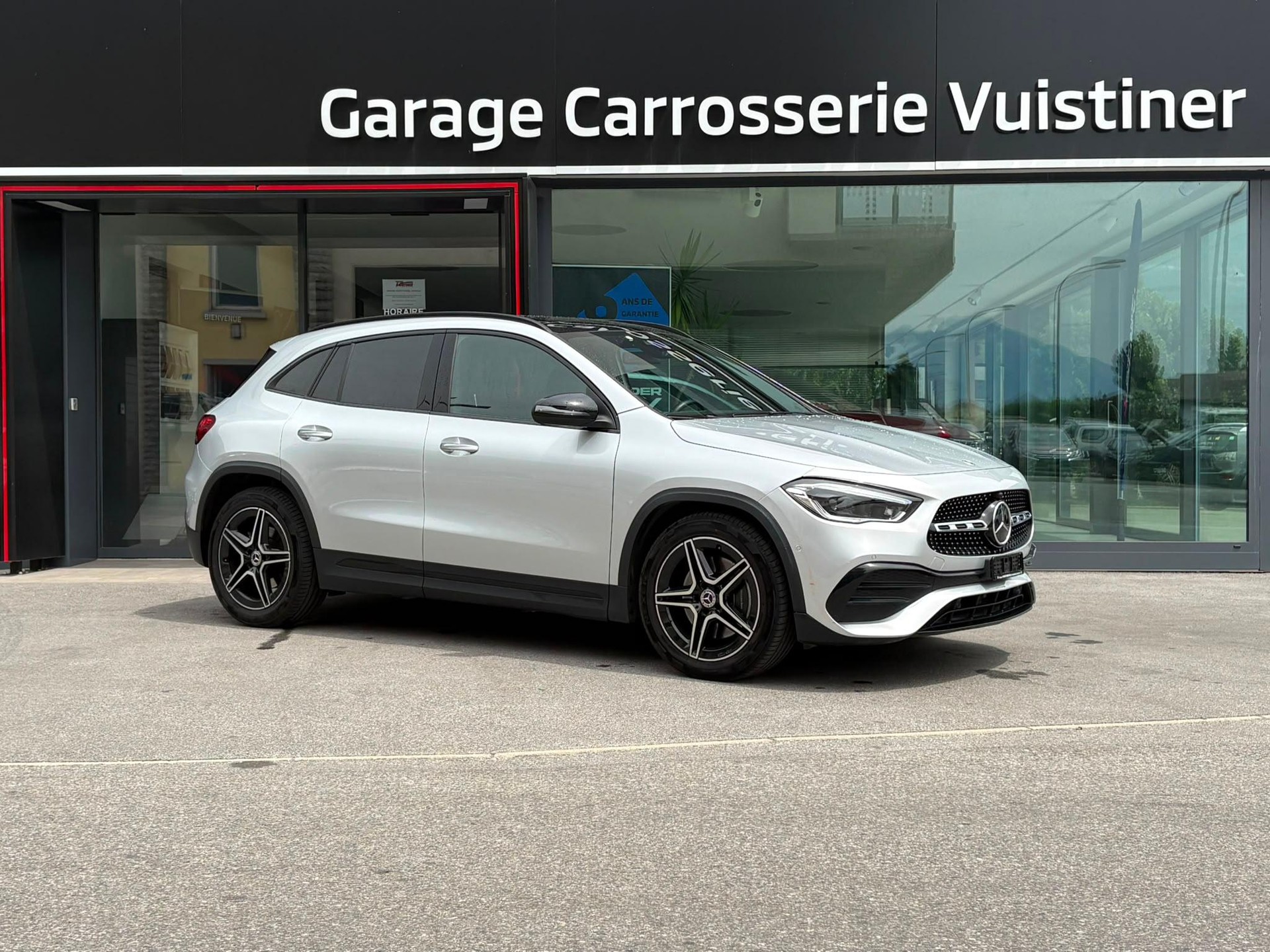 MERCEDES-BENZ GLA 250 AMG Line 4matic-image-0