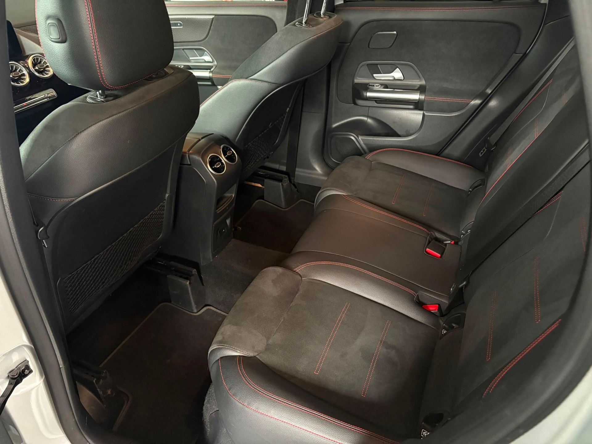 MERCEDES-BENZ GLA 250 AMG Line 4matic-image-7