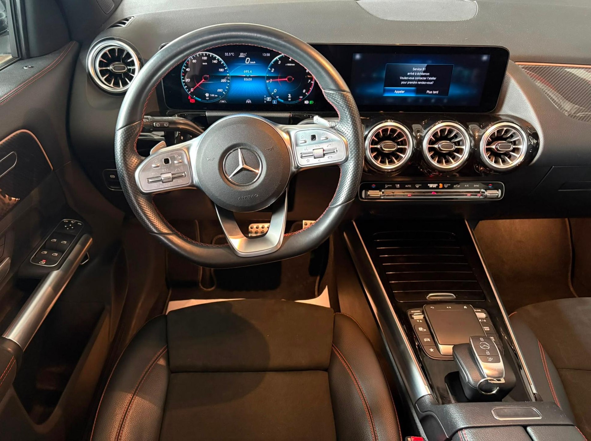 MERCEDES-BENZ GLA 250 AMG Line 4matic-image-5