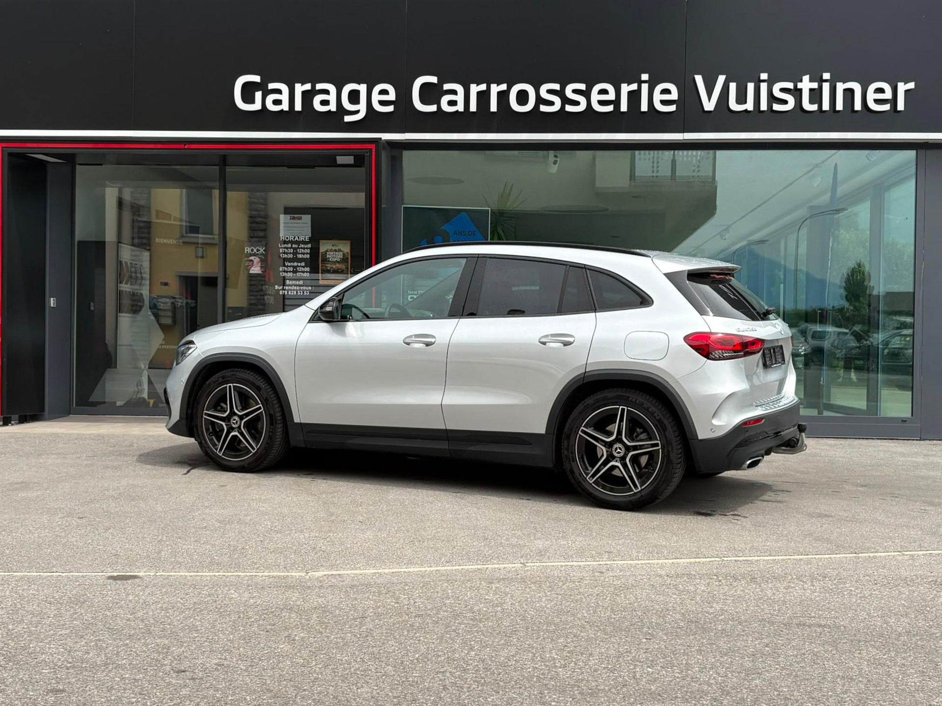 MERCEDES-BENZ GLA 250 AMG Line 4matic-image-2