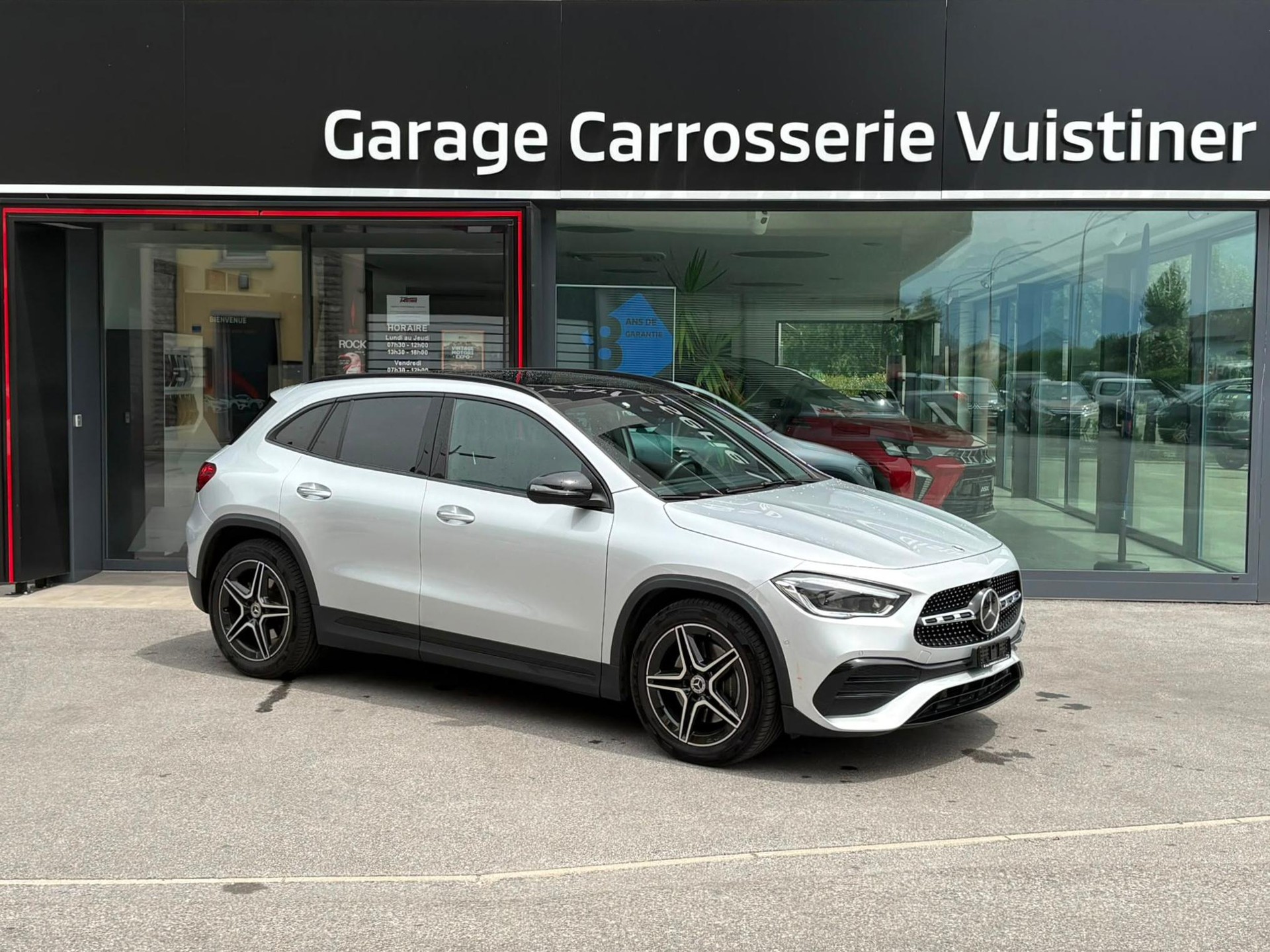 MERCEDES-BENZ GLA 250 AMG Line 4matic-image-1