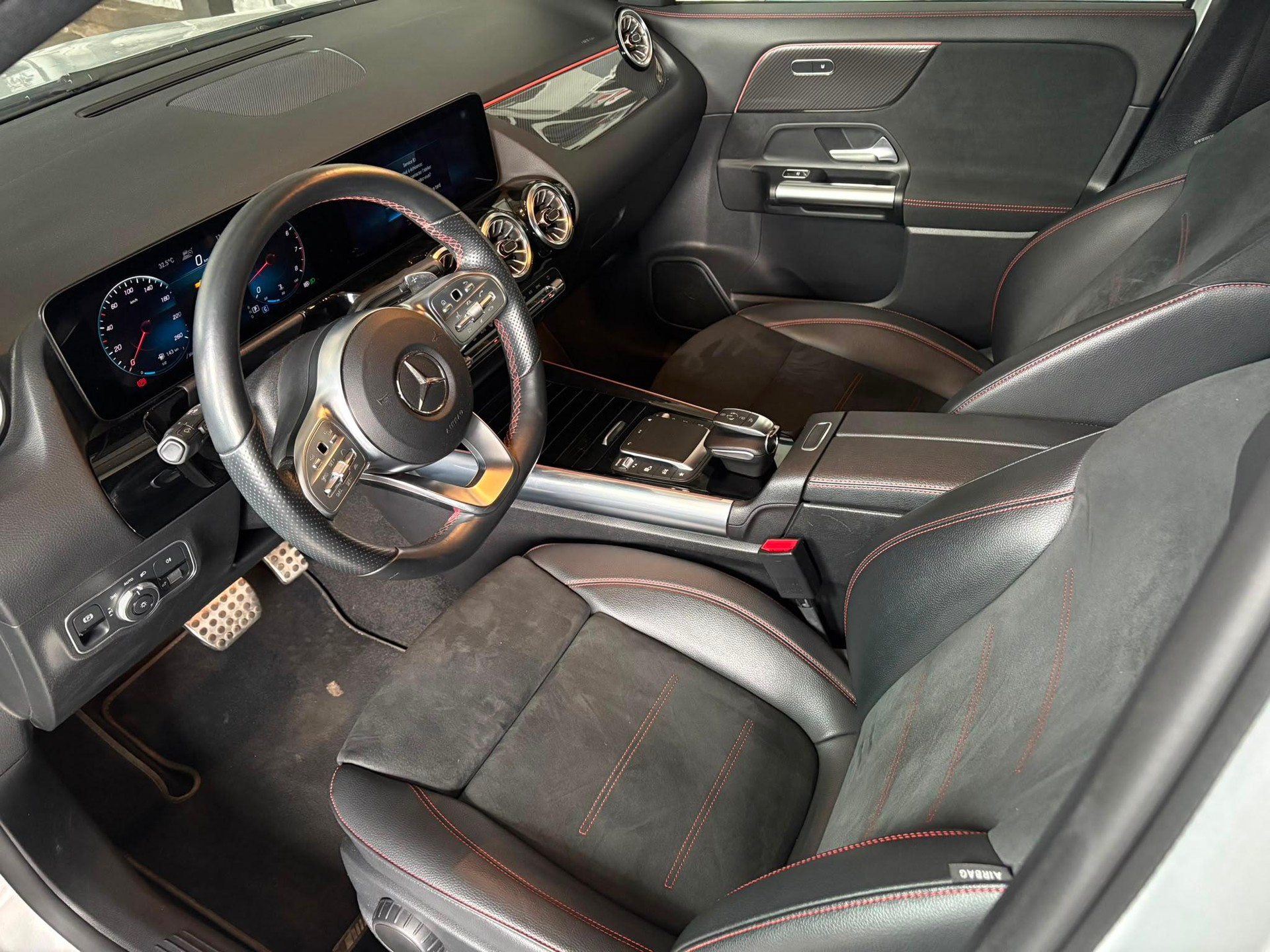 MERCEDES-BENZ GLA 250 AMG Line 4matic-image-4