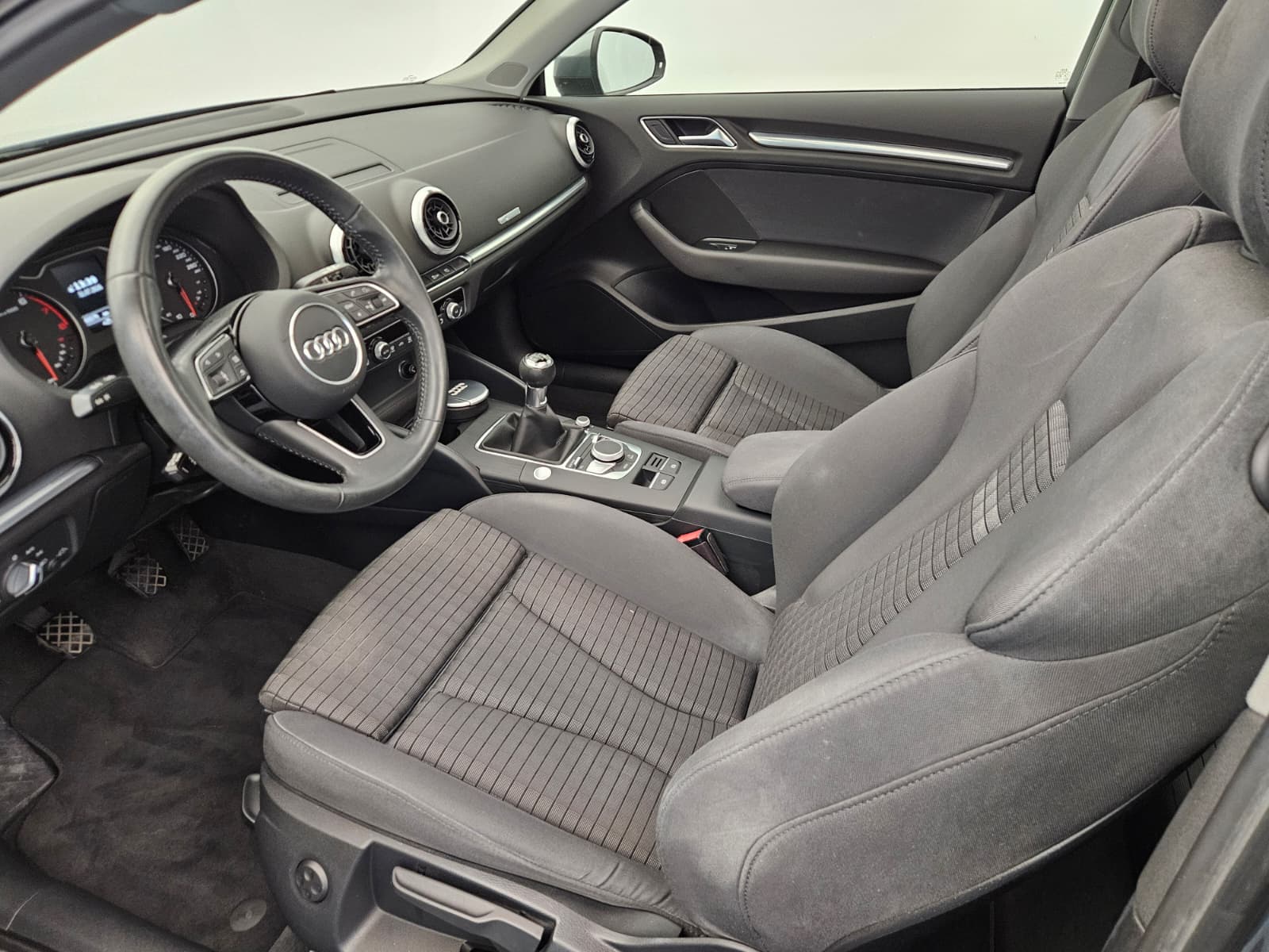 AUDI A3 1.5 TFSI Sport-image-10