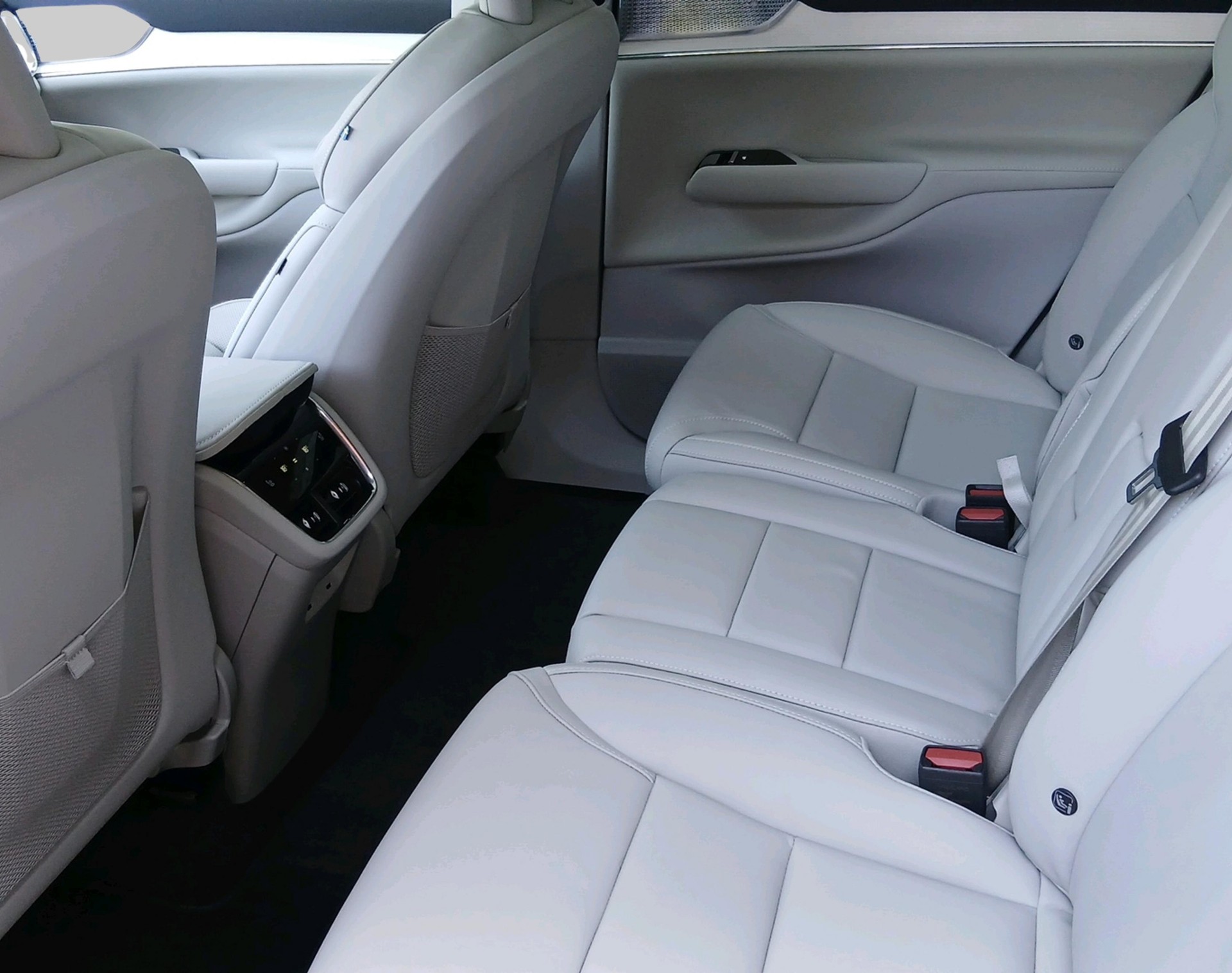 VOLVO EX 90 Twin Performance Ultra AWD-image-3