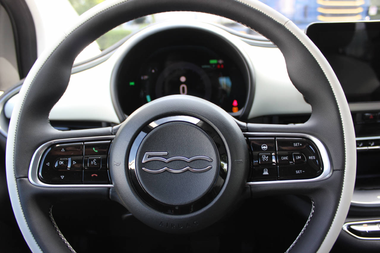 FIAT 500 Cabrio La Prima-image-7