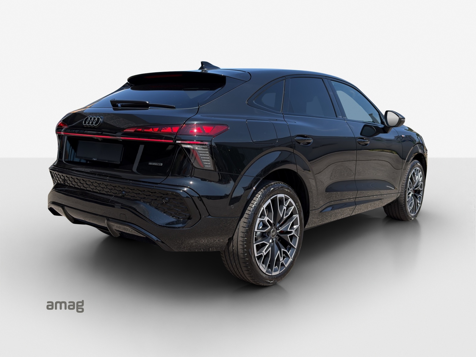 AUDI Q3 Sportback TFSI quattro 195 kW S tronic-image-4