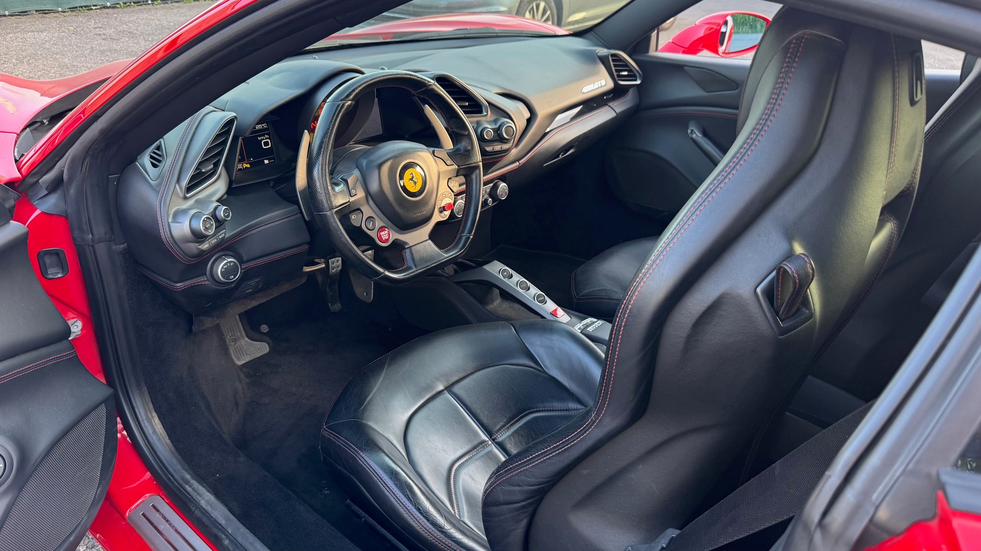 FERRARI 488 GTB 3.9 V8-image-10