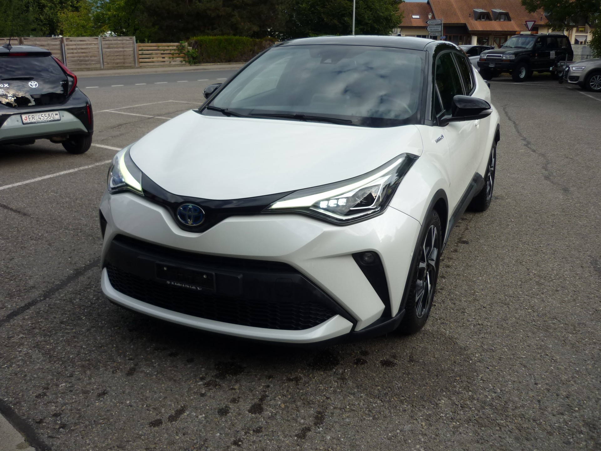 TOYOTA C-HR 1.8 HSD CVT Trend-image-0