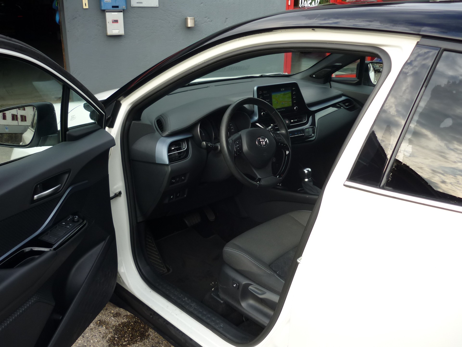 TOYOTA C-HR 1.8 HSD CVT Trend-image-4