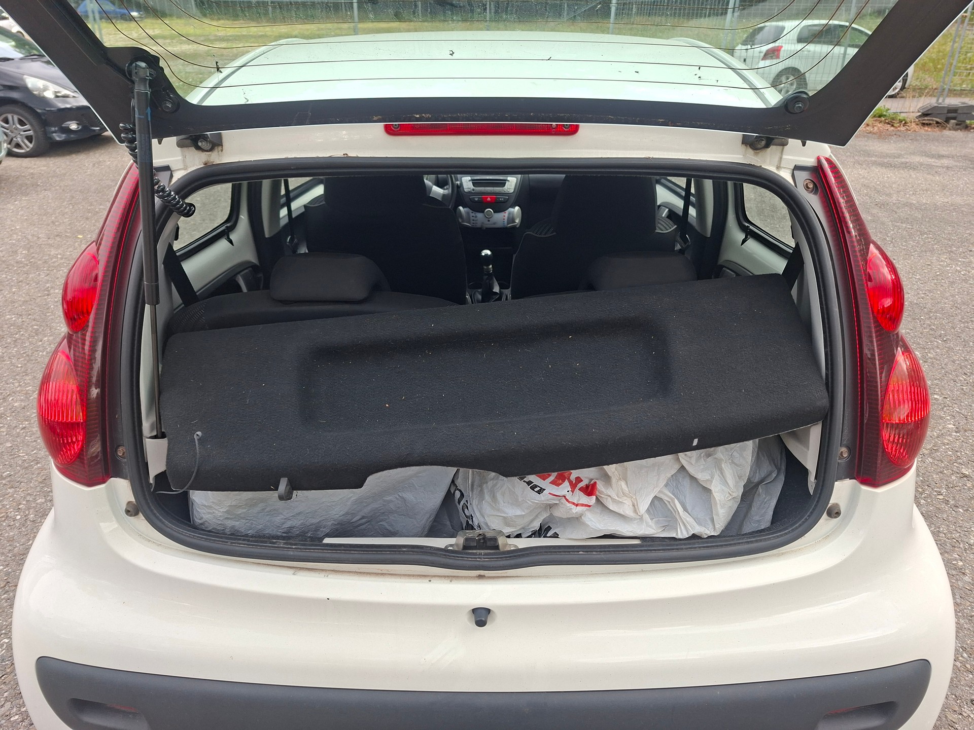 PEUGEOT 107 1.0 Active-image-9