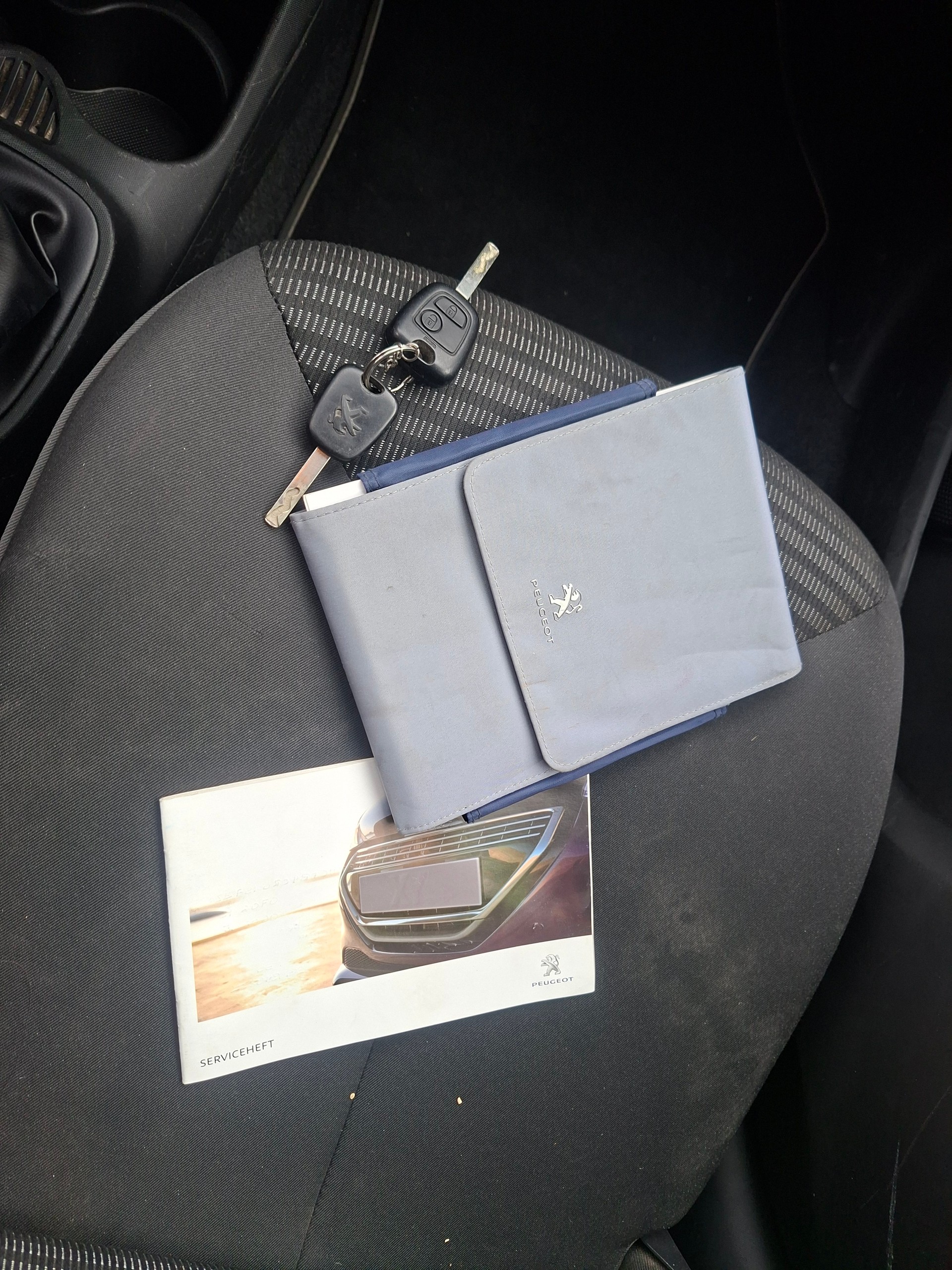 PEUGEOT 107 1.0 Active-image-10