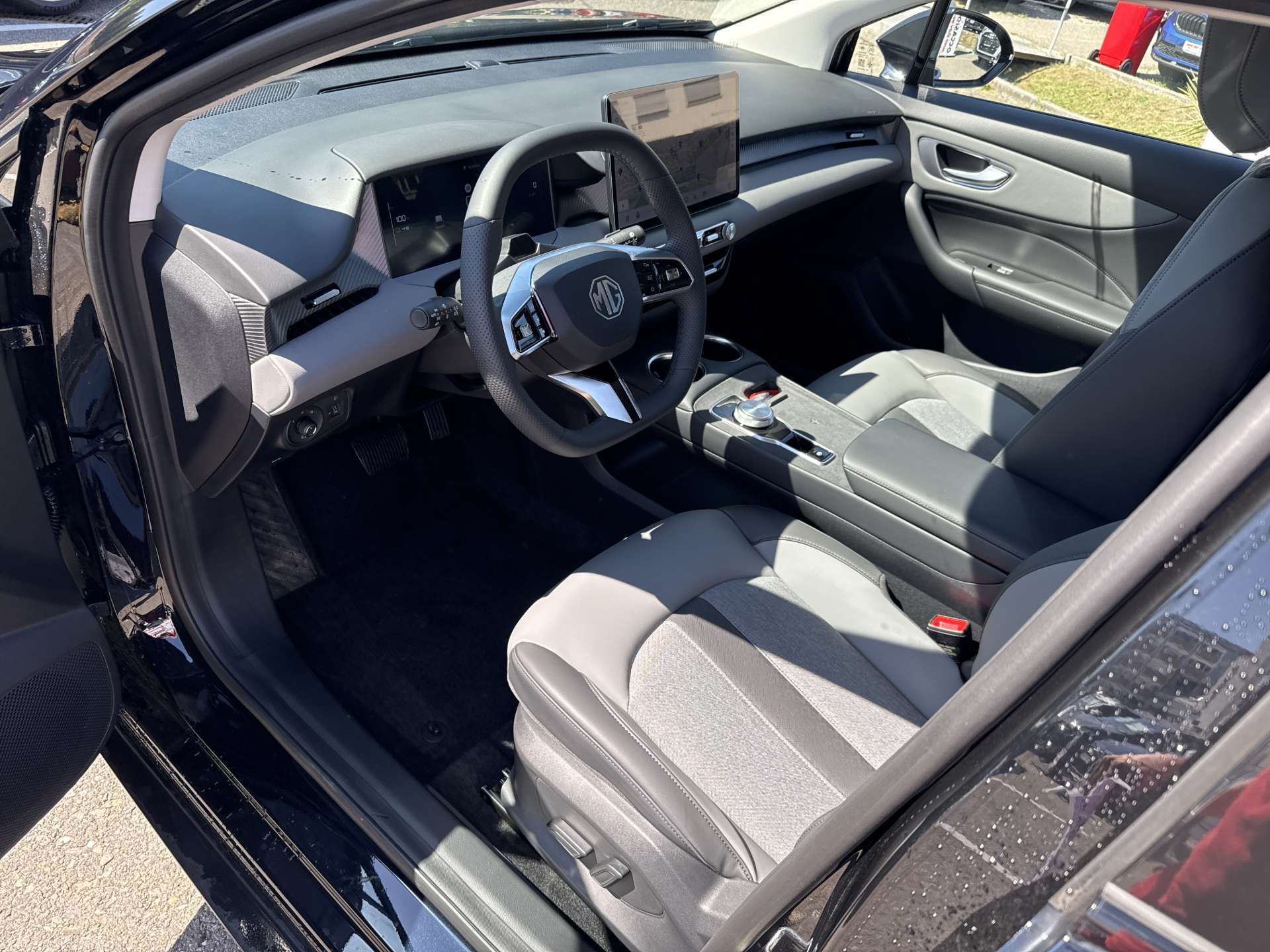 MG 4 EV 64kWh Premium Facelift Automat-image-5