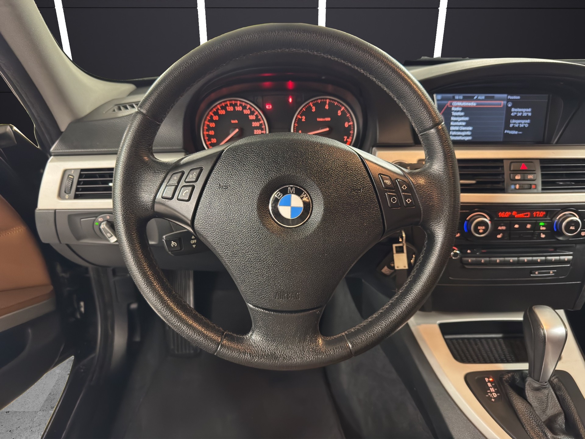 BMW 320i Touring AccessPlus Steptronic-image-12
