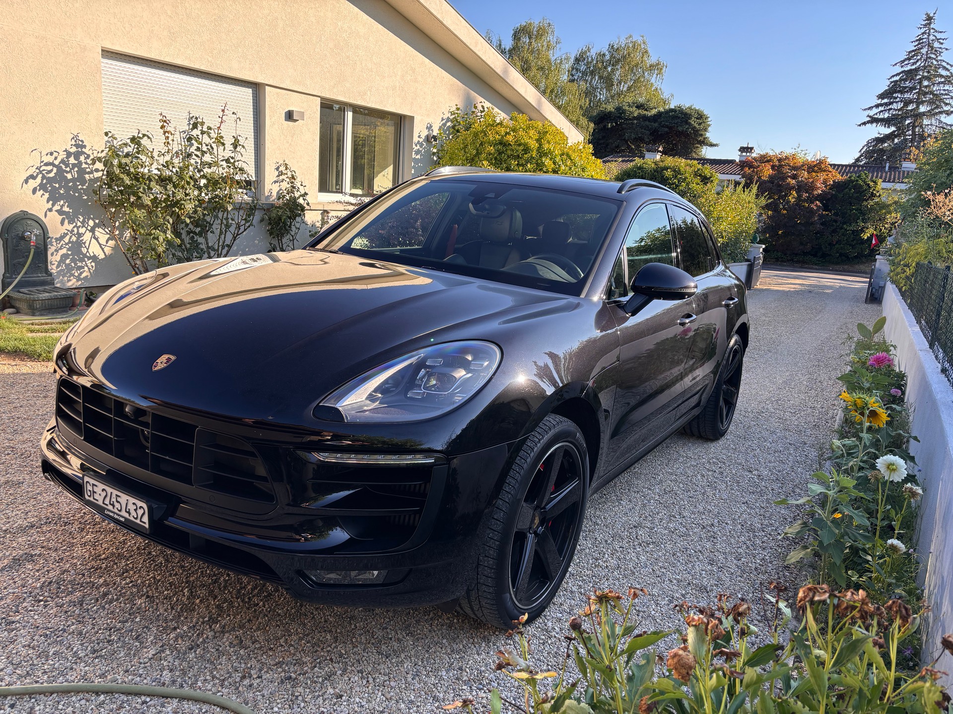 PORSCHE 3.0 V6 GTS-image-1