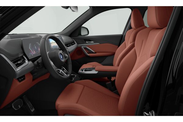 BMW iX1 20 M Sport eDrive U11 (CH) AHK 750KG **100 % électrique**-image-2