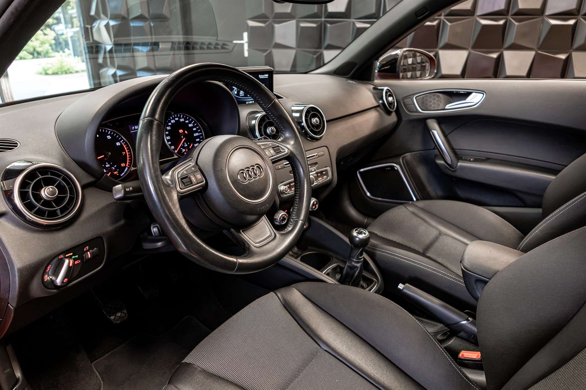 AUDI A1 1.0 TFSI Sport-image-12