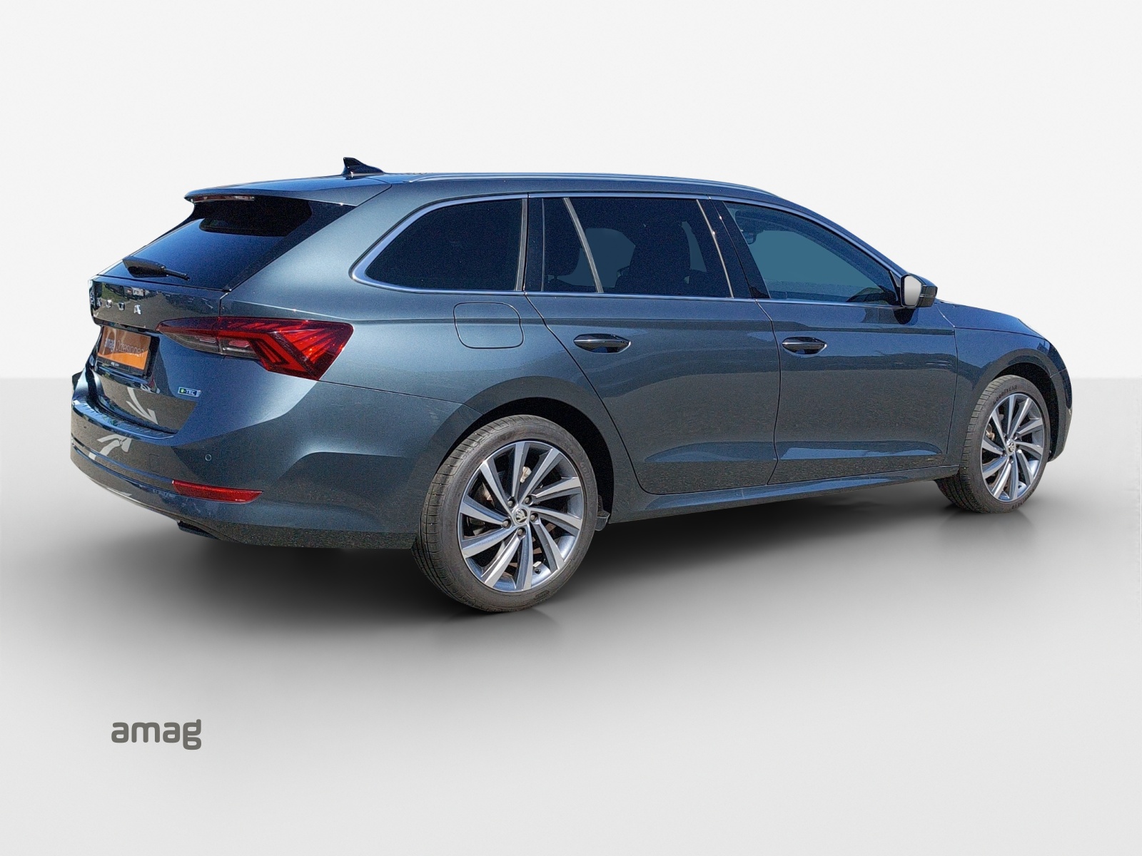 SKODA Octavia Combi 1.5 TSI mHEV DSG Style-image-4