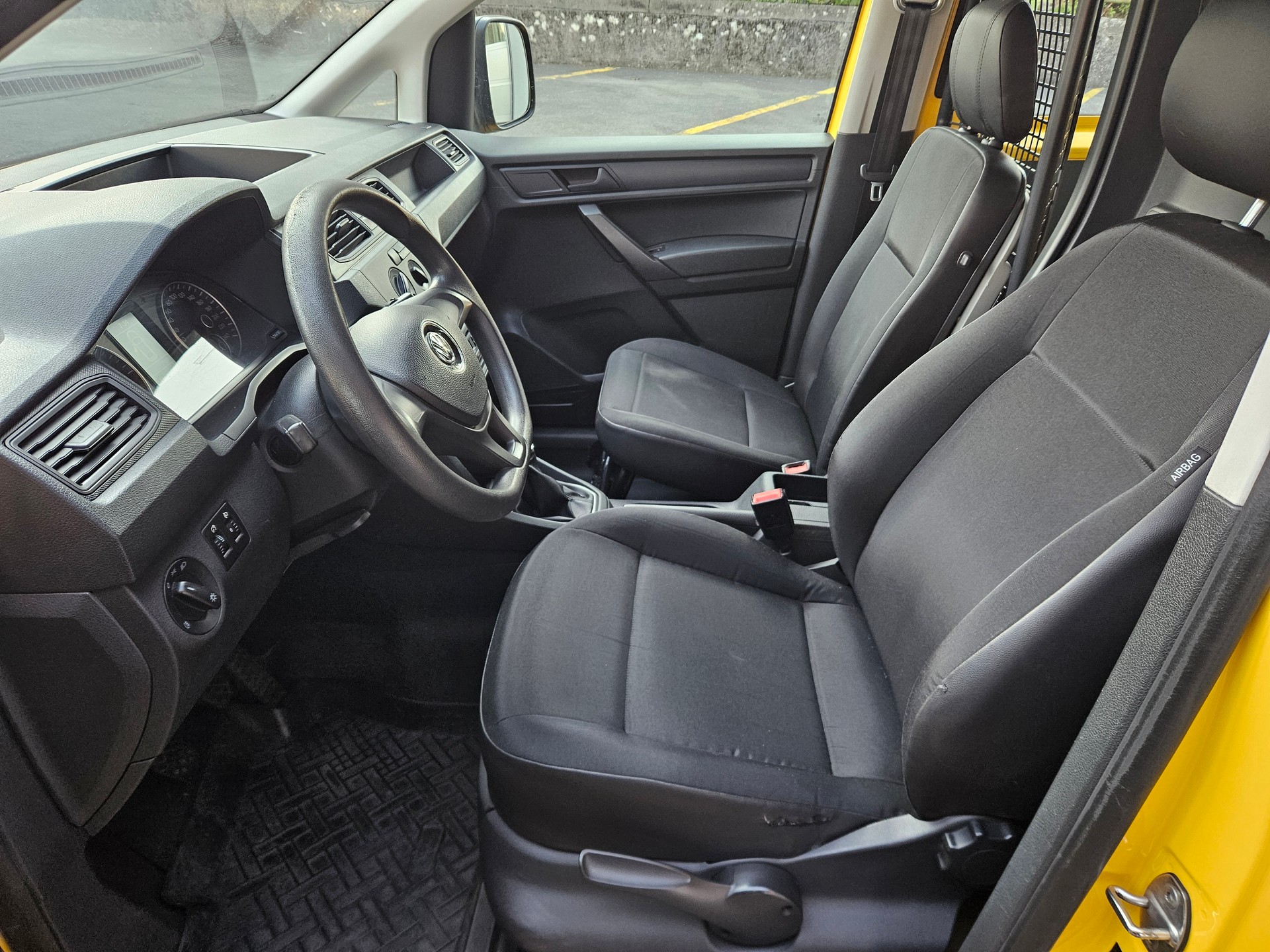 VW Caddy 2.0TDI 4Motion BlueMotion Technology-image-5