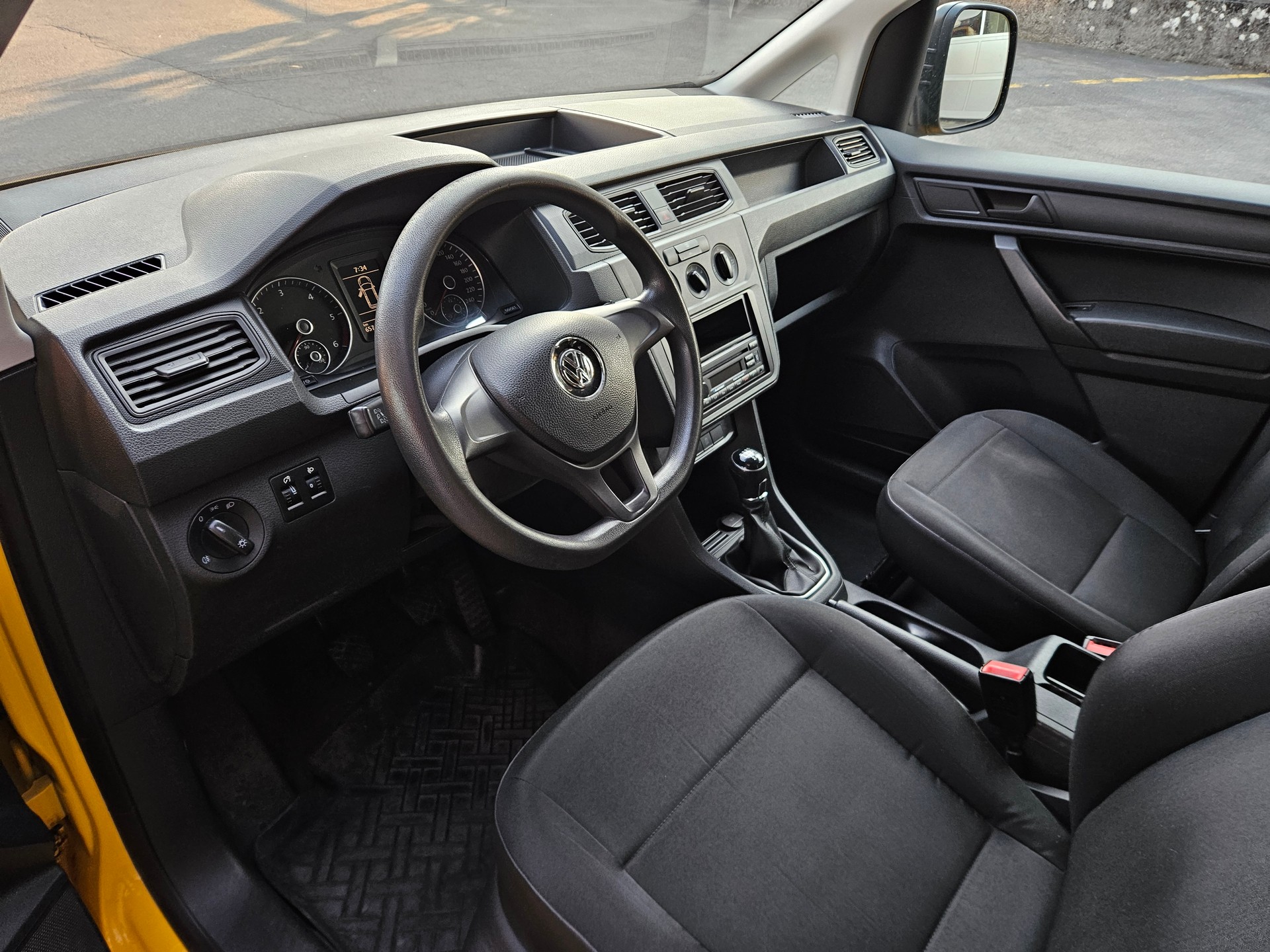 VW Caddy 2.0TDI 4Motion BlueMotion Technology-image-4