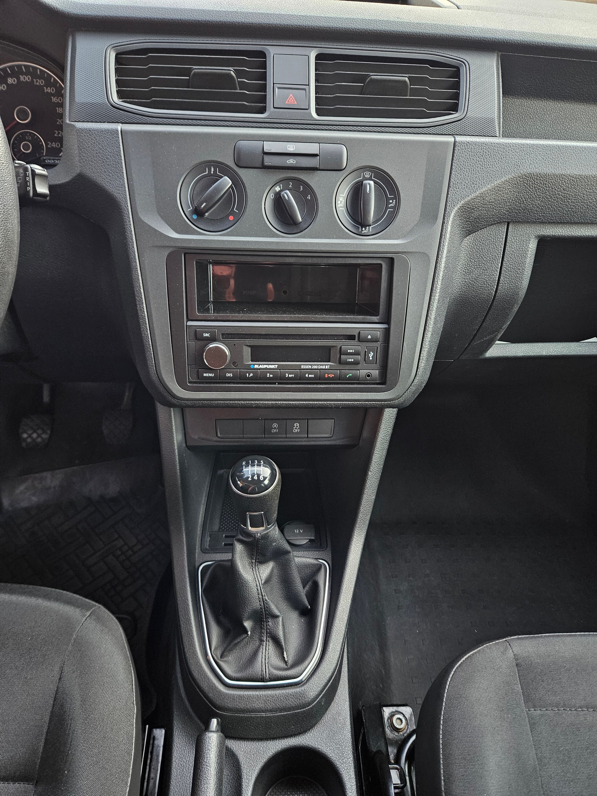 VW Caddy 2.0TDI 4Motion BlueMotion Technology-image-6