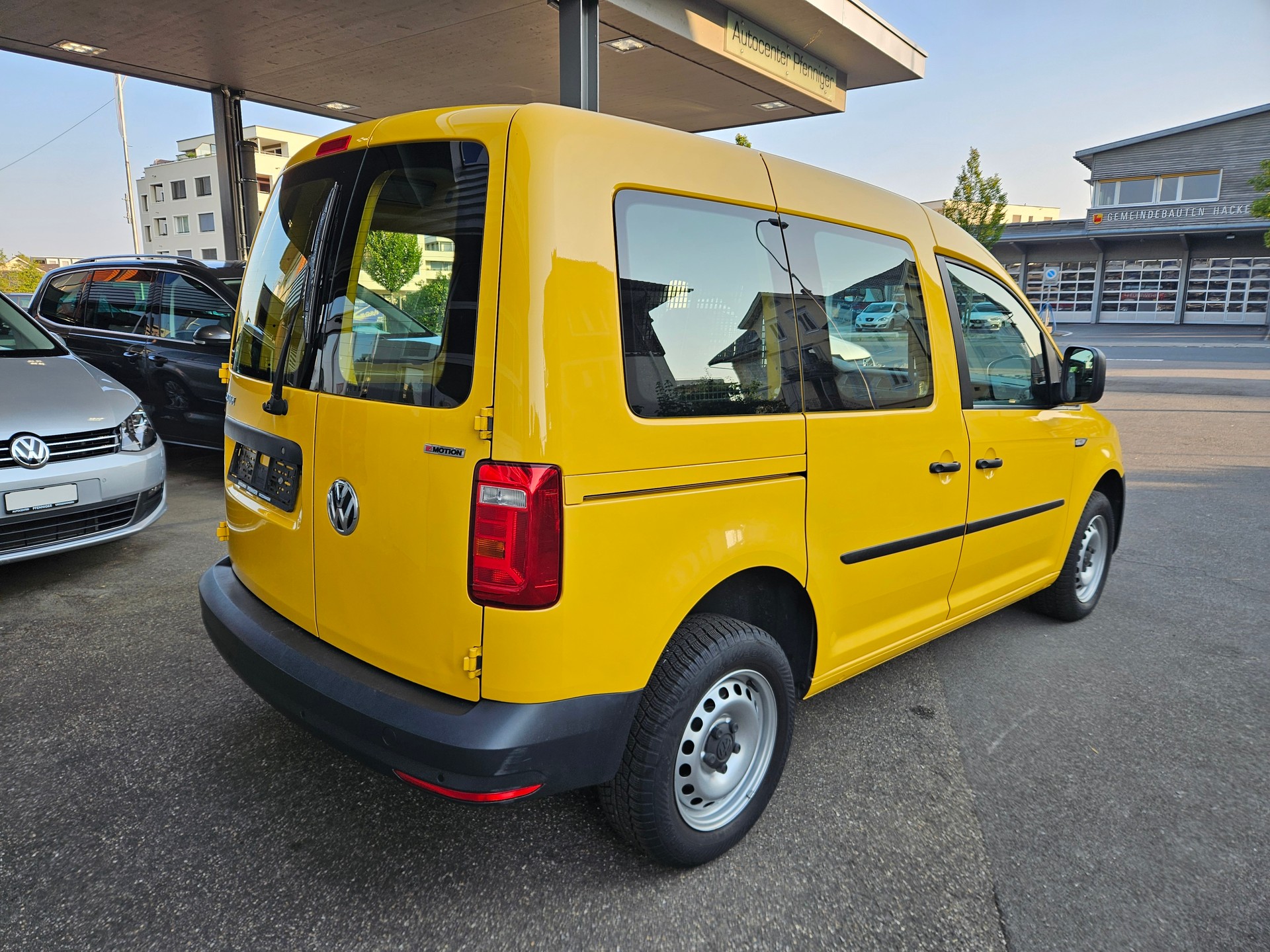 VW Caddy 2.0TDI 4Motion BlueMotion Technology-image-1